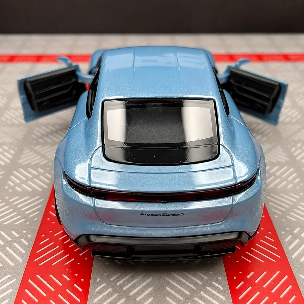 Porsche 2019 Taycan Cyan 1:36 – model wyświetlacza odlewany z odlewu