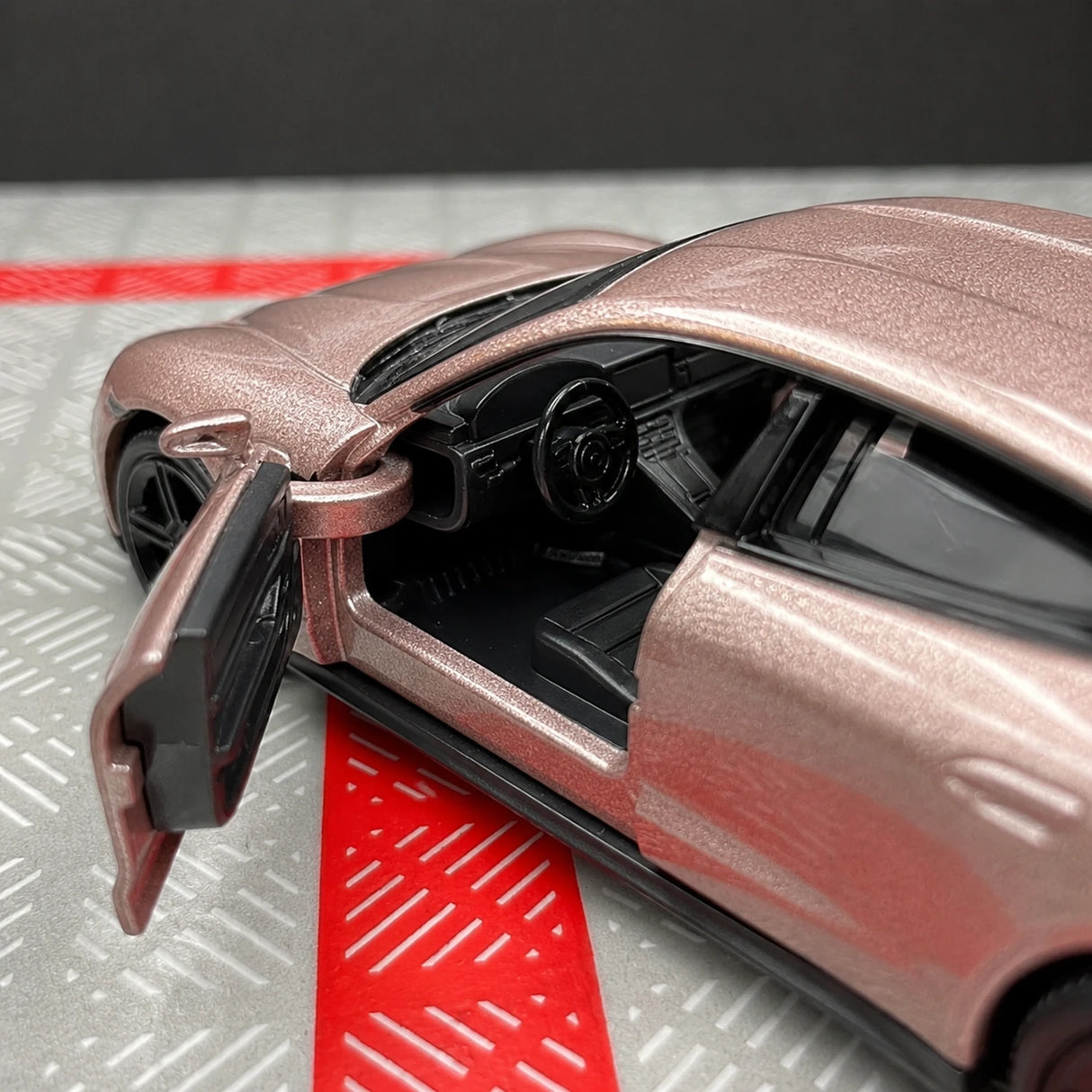Porsche 2019 Taycan Pink 1:36 – Diecast Display Model Die-Cast