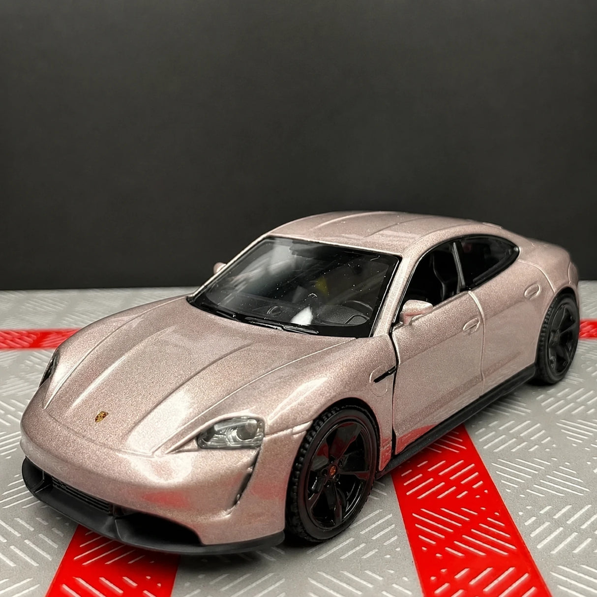 Porsche 2019 Taycan Pink 1:36 – Diecast Display Model Die-Cast