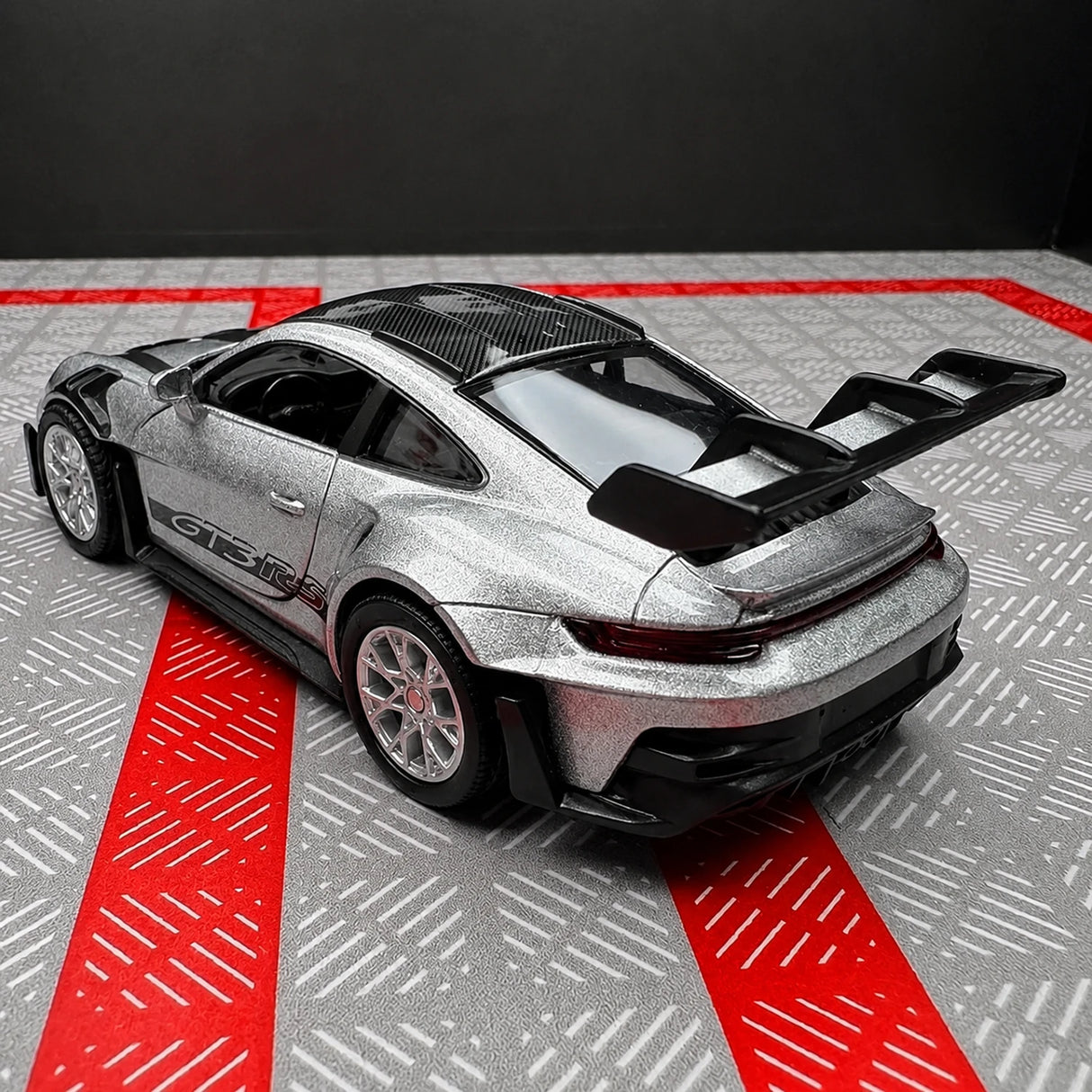 Porsche 2023 911 992 GT3 RS Silver 1:36 – Valuvalettu näyttömalli