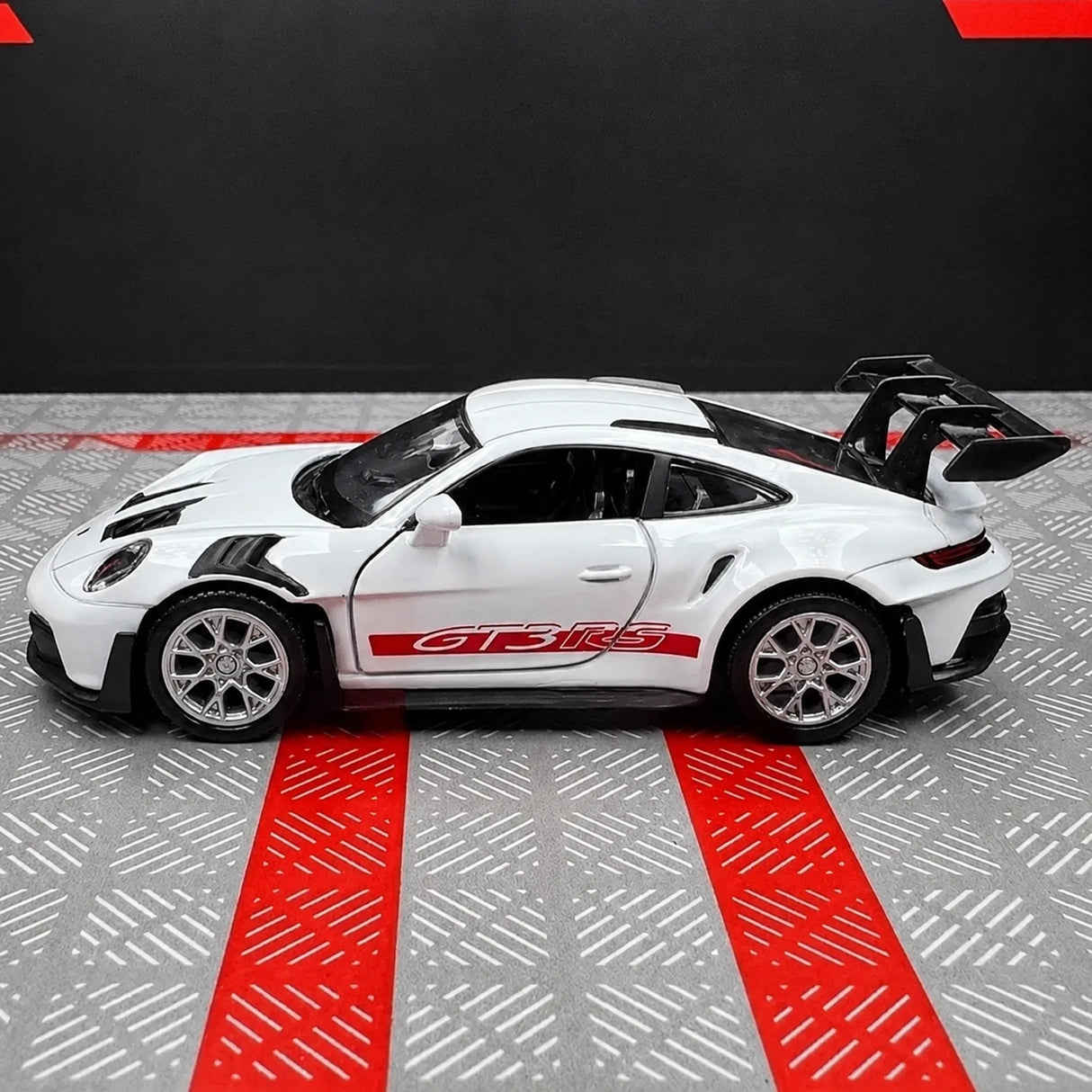 Porsche 2023 911 992 GT3 RS branco 1:36 – modelo de exposição em metal fundido