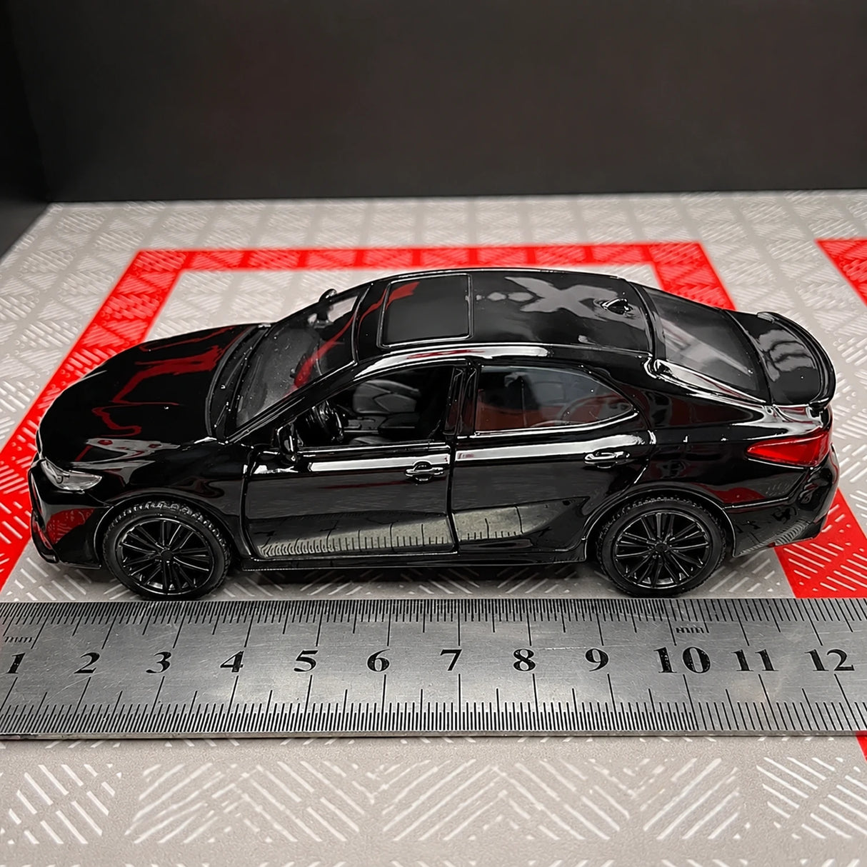 Toyota 2017 Camry XV70 Glossy Black 1:36 – Diecast Display Model Die-Cast