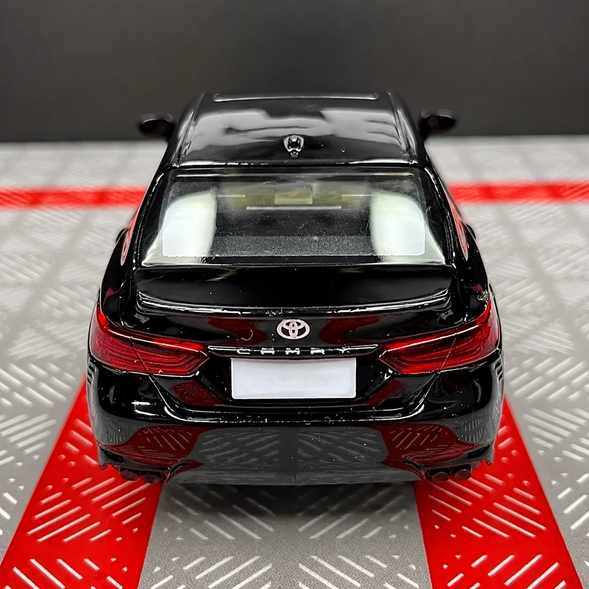 Toyota 2017 Camry XV70 Glossy Black 1:36 – Diecast Display Model Die-Cast