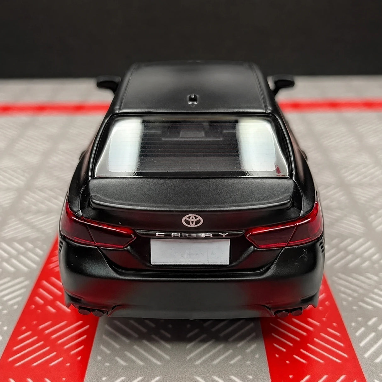 Toyota 2017 Camry XV70 matowy 1:36 – model odlewany z odlewem