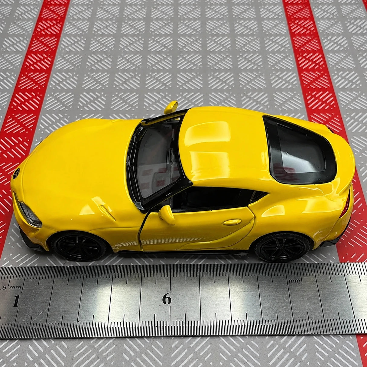 Toyota 2019 Supra A90 amarelo 1:36 – modelo de exposição em metal fundido