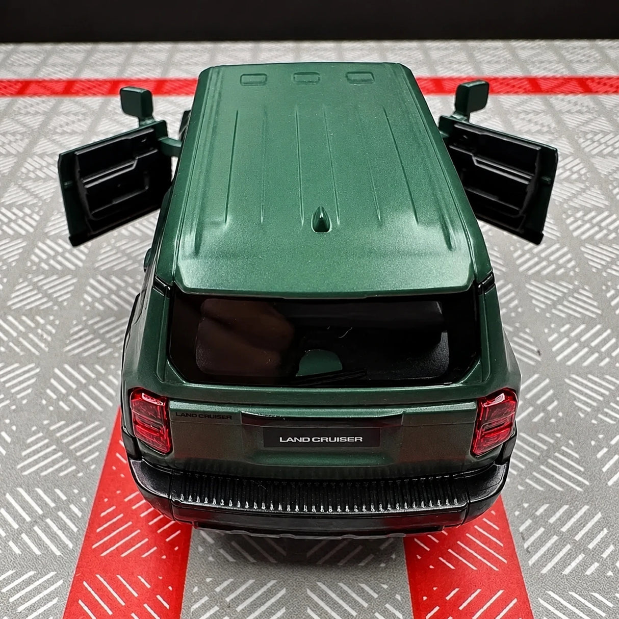 Toyota 2023 Land Cruiser J250 Green 1:36 – Diecast Display Model Die-Cast