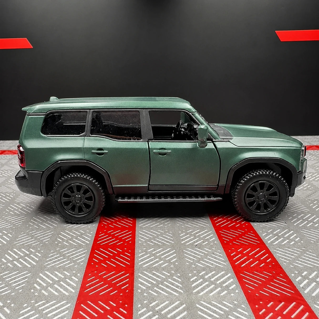 Toyota 2023 Land Cruiser J250 Green 1:36 – Diecast Display Model Die-Cast