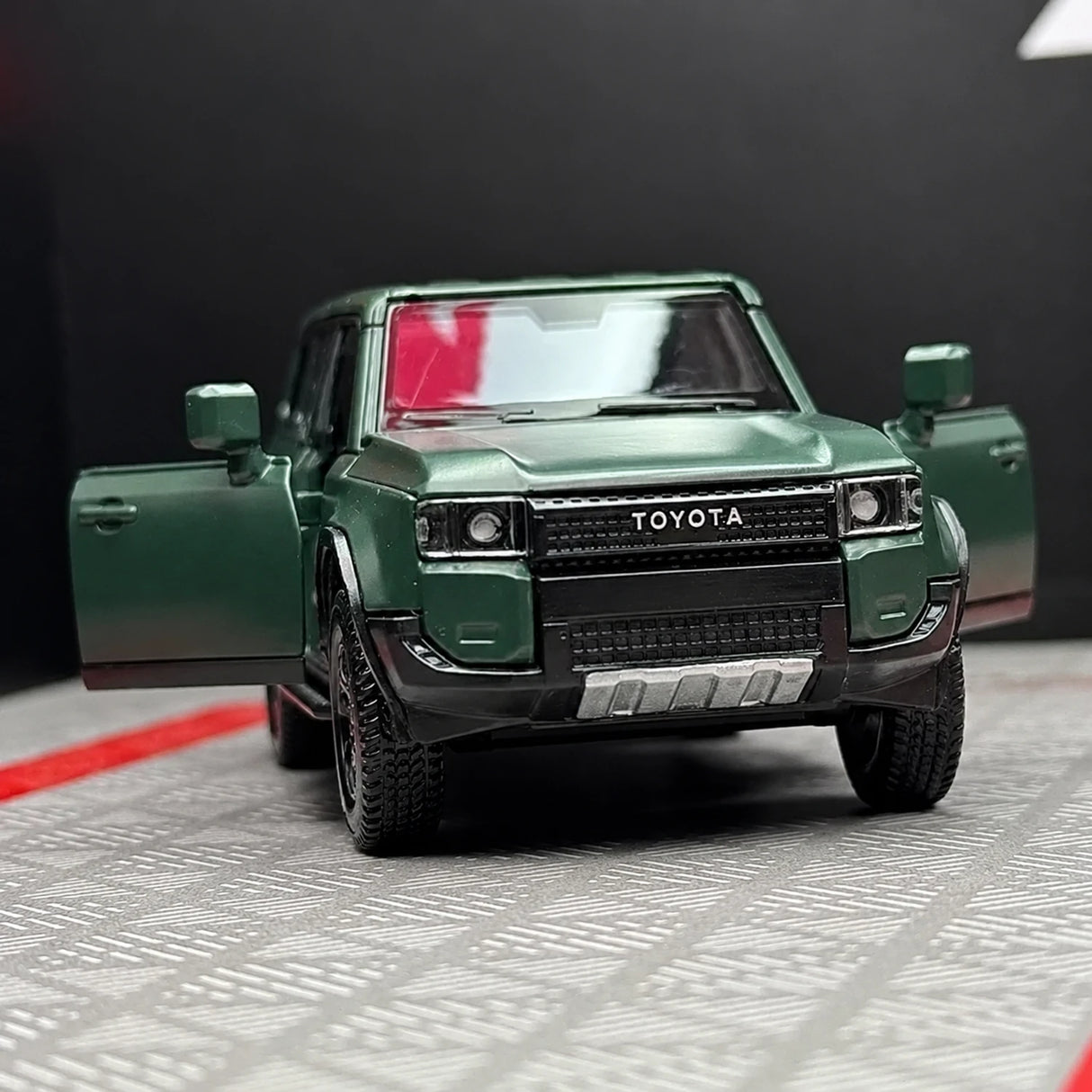 Toyota 2023 Land Cruiser J250 Green 1:36 – Diecast Display Model Die-Cast