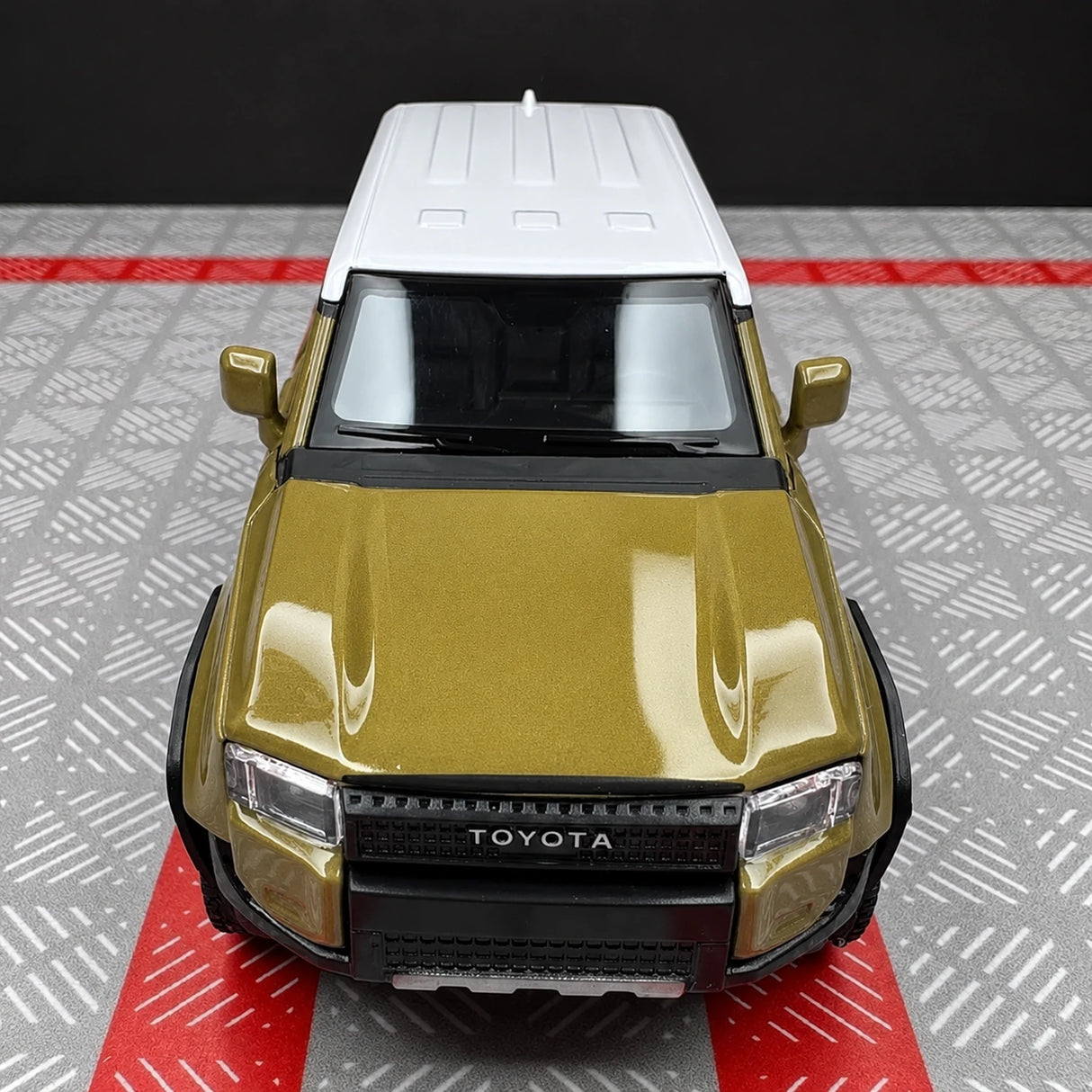 Toyota 2023 Land Cruiser J250 Khaki 1:36 – Diecast Display Model Die-Cast