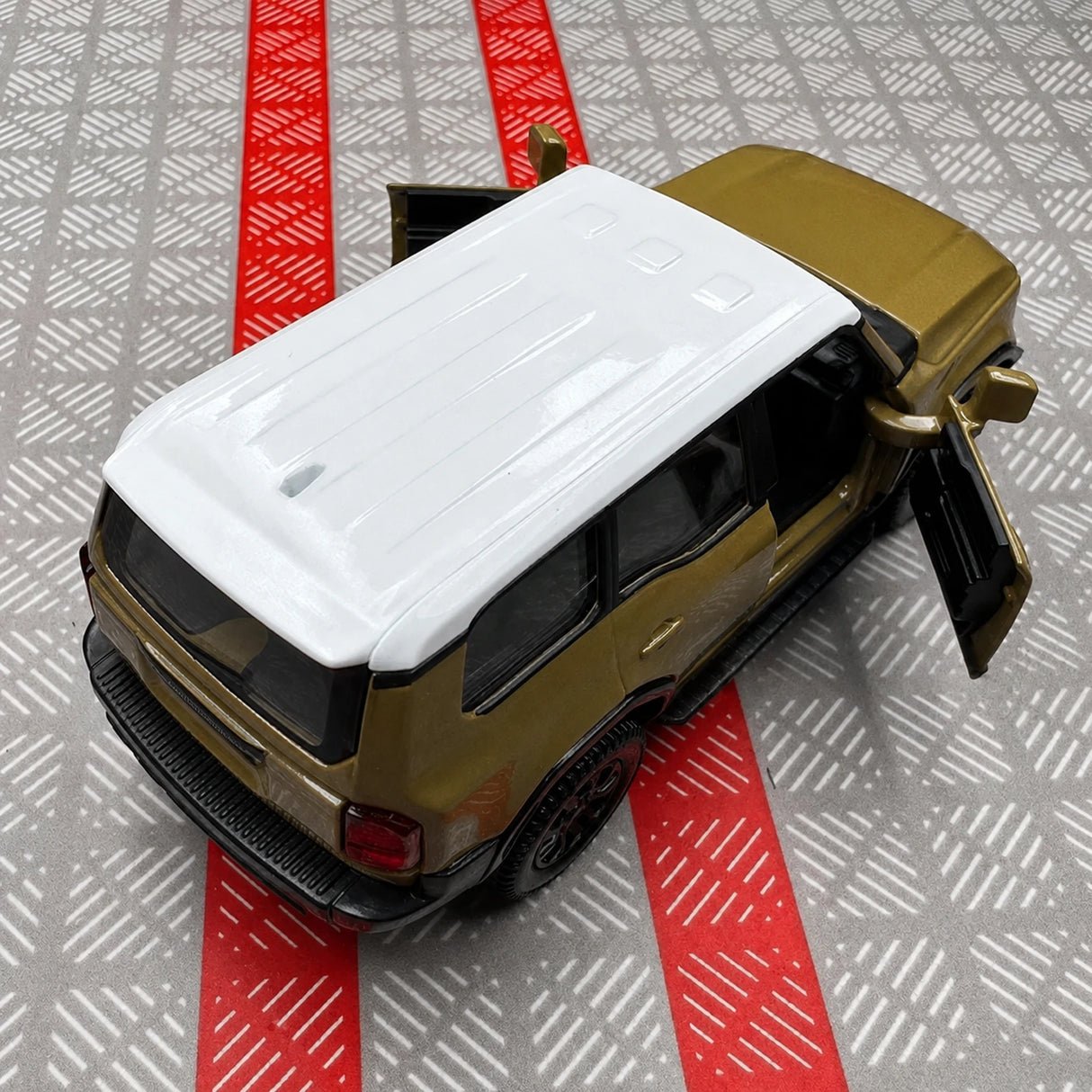 Toyota 2023 Land Cruiser J250 Khaki 1:36 – Diecast Display Model Die-Cast