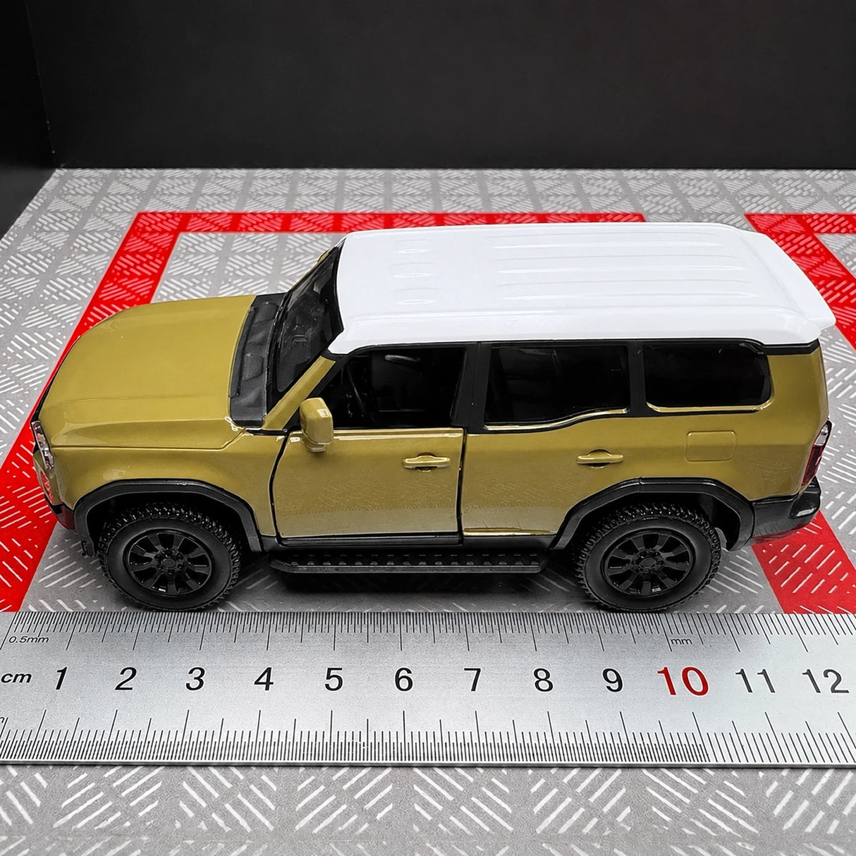 Toyota 2023 Land Cruiser J250 Khaki 1:36 – Diecast Display Model Die-Cast