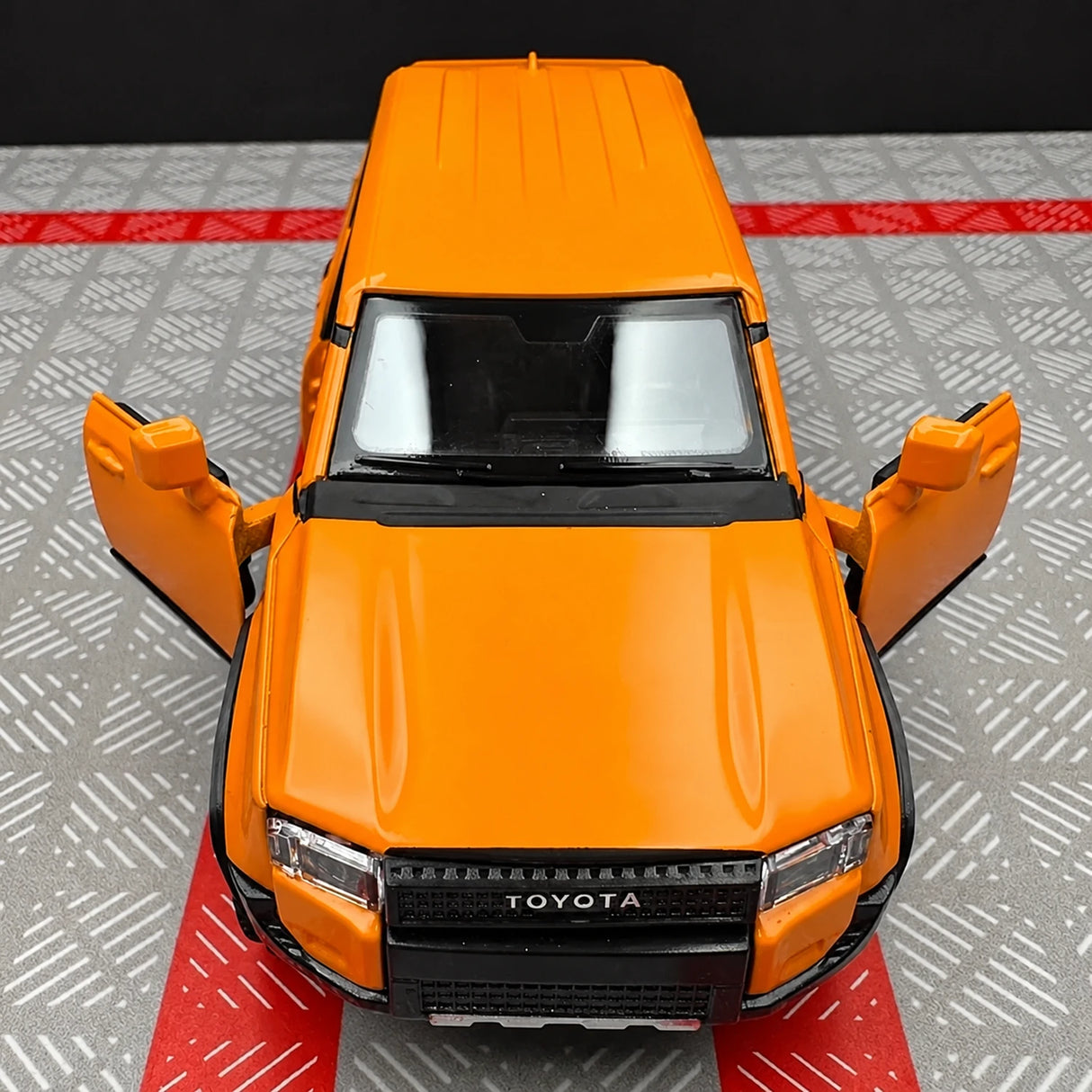 Toyota 2023 Land Cruiser J250 Orange 1:36 – Diecast Display Model Die-Cast