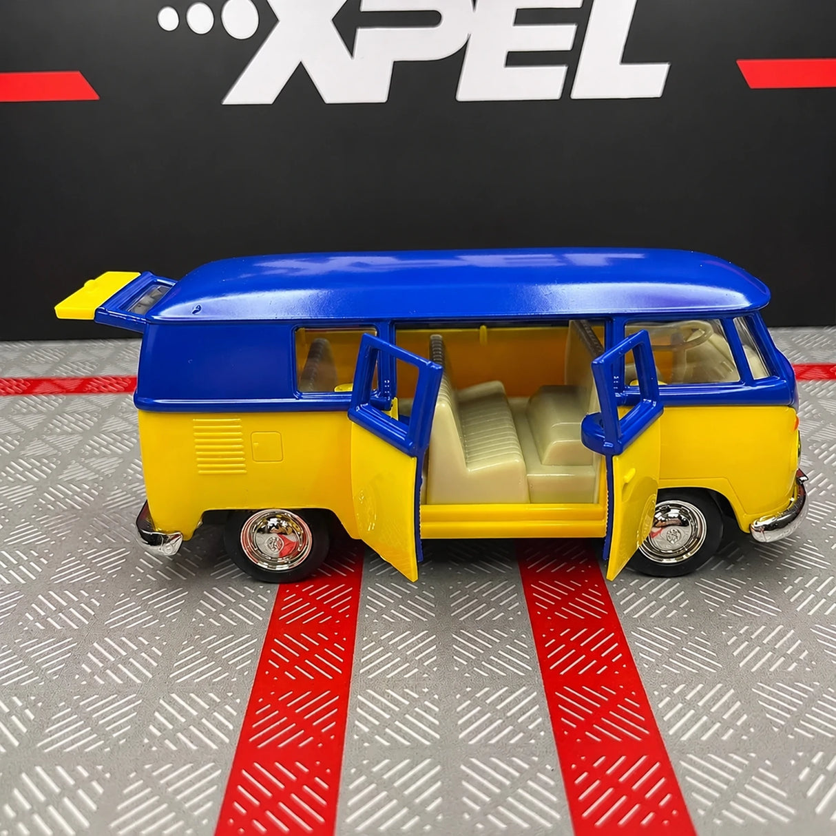 Volkswagen 1963 T1 Żółto-niebieski 1:36 – model wyświetlacza odlewany z odlewu