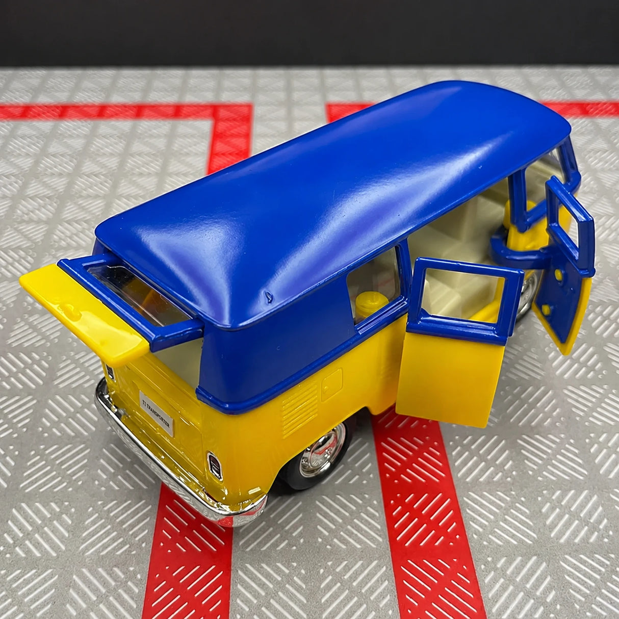 Volkswagen 1963 T1 Żółto-niebieski 1:36 – model wyświetlacza odlewany z odlewu