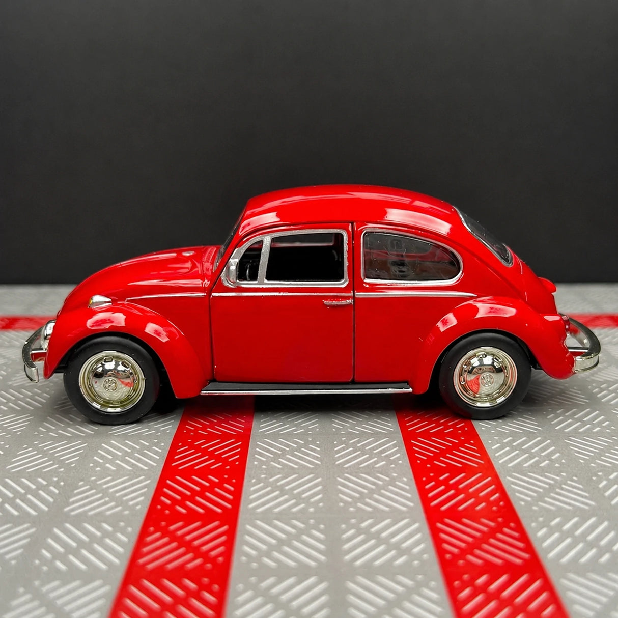 Volkswagen 1967 Beetle Glossy Red 1:36 – Diecast Display Model Die-Cast