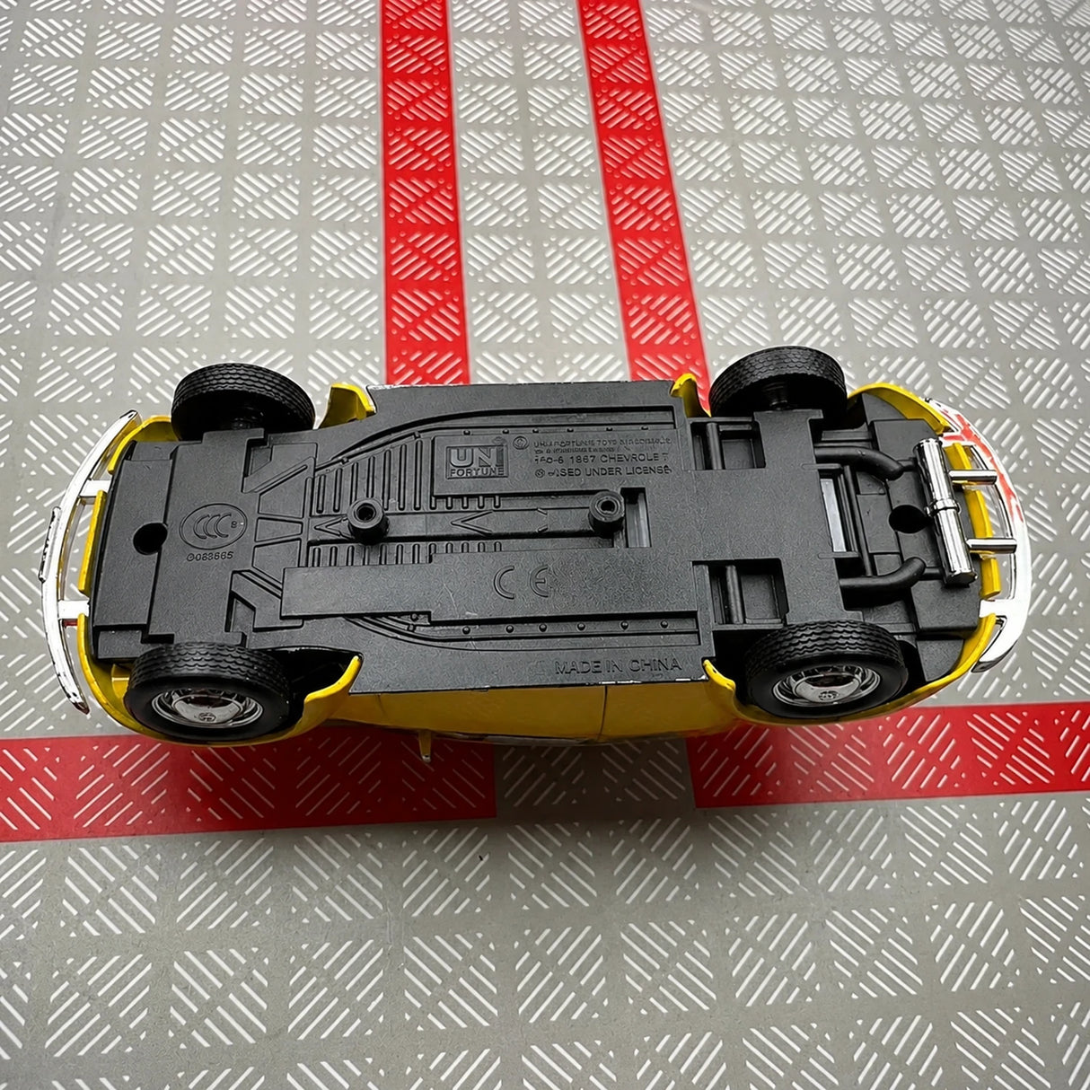 Volkswagen 1967 Beetle Glossy Yellow 1:36 – Diecast Display Model Die-Cast