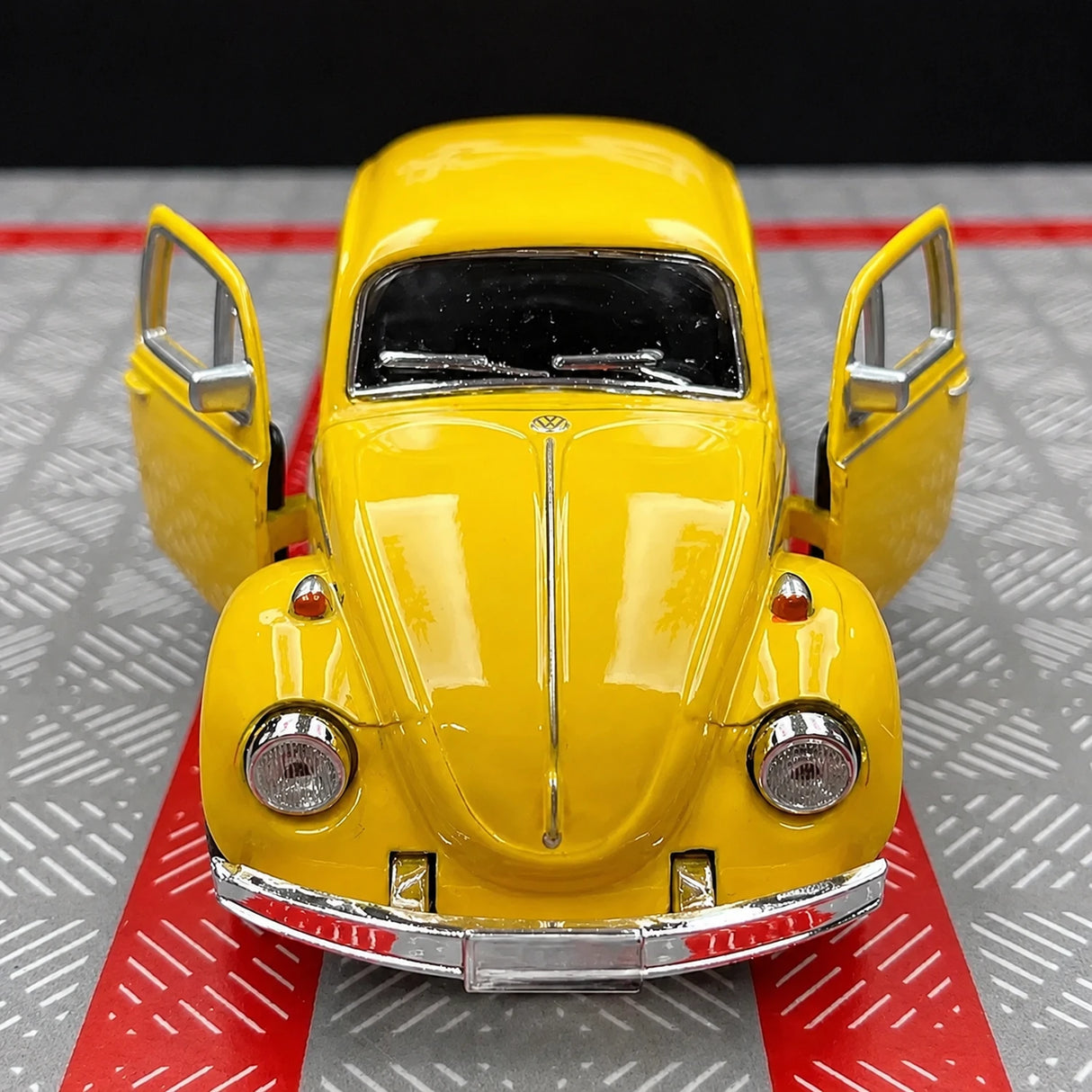 Volkswagen 1967 Beetle Glossy Yellow 1:36 – Diecast Display Model Die-Cast