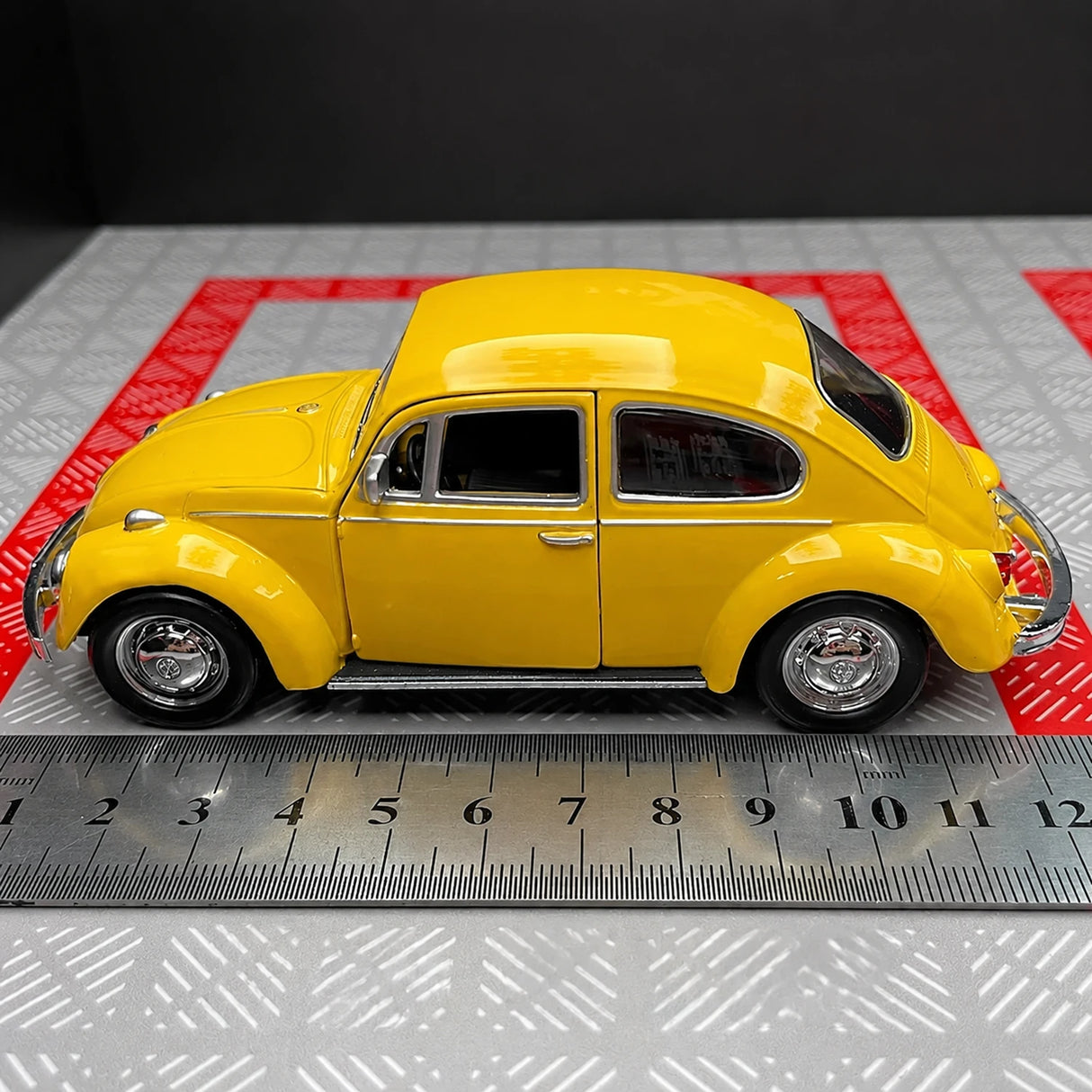 Volkswagen 1967 Beetle Glossy Yellow 1:36 – Diecast Display Model Die-Cast