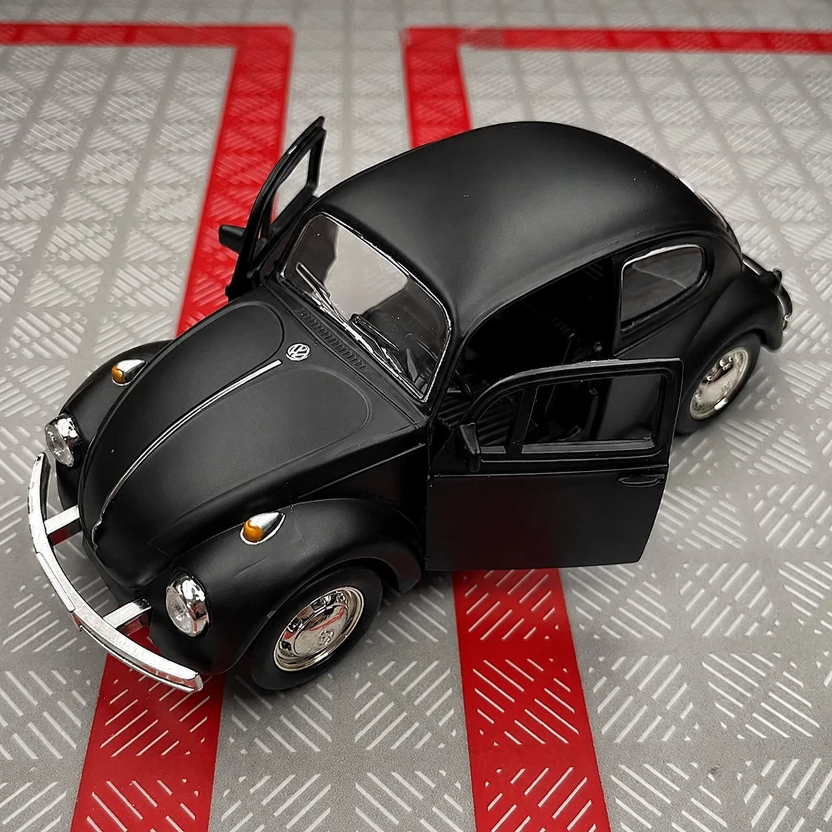 Volkswagen 1967 Beetle Matte Black 1:36 – Diecast Display Model Die-Cast