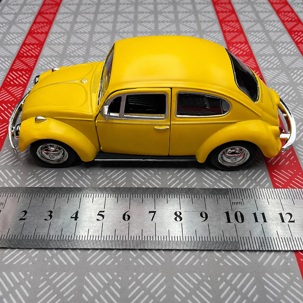 Volkswagen 1967 Beetle Matte Yellow 1:36 – Diecast Display Model Die-Cast