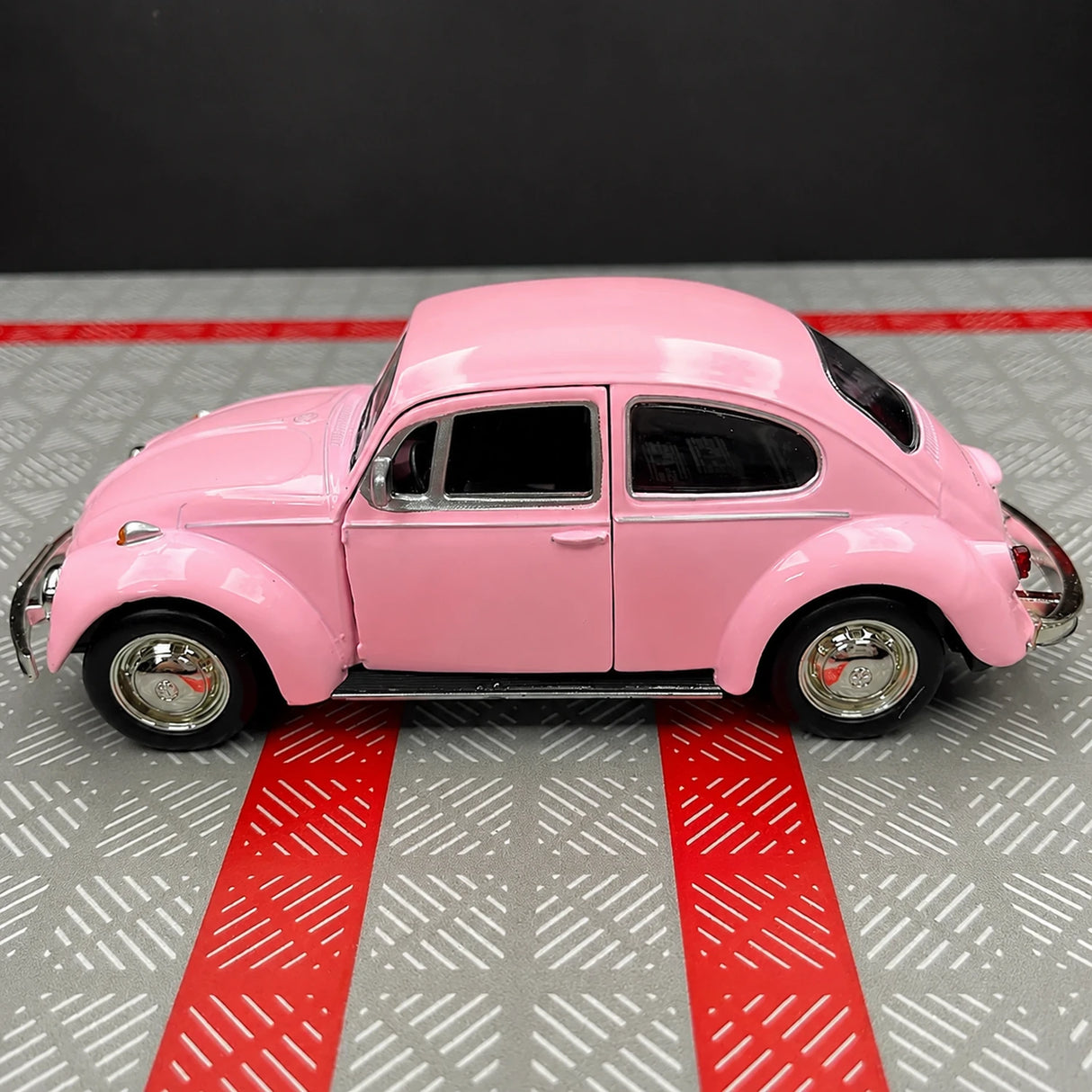 Volkswagen 1967 Beetle Pink 1:36 – Diecast Display Model Die-Cast
