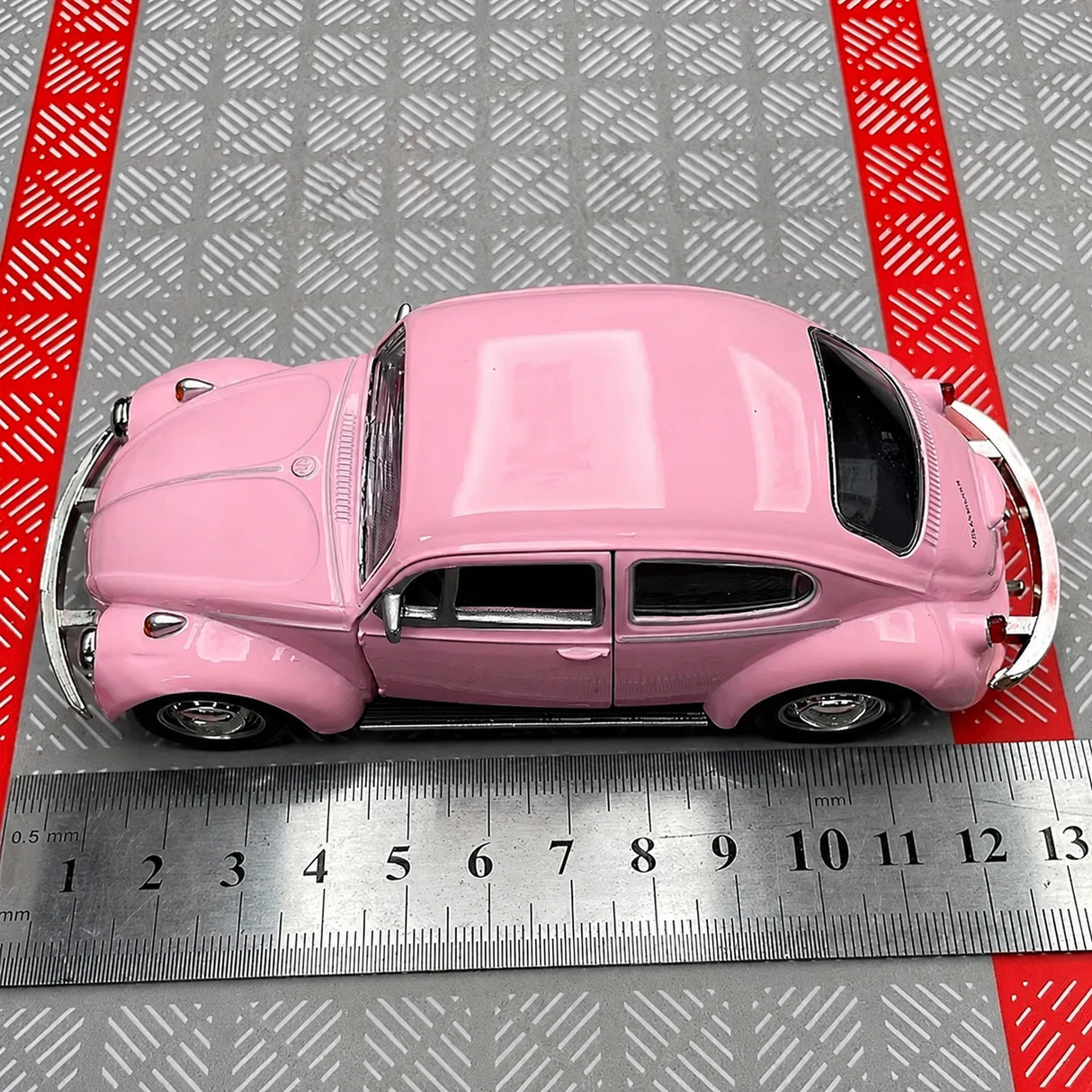Volkswagen 1967 Beetle Pink 1:36 – Diecast Display Model Die-Cast