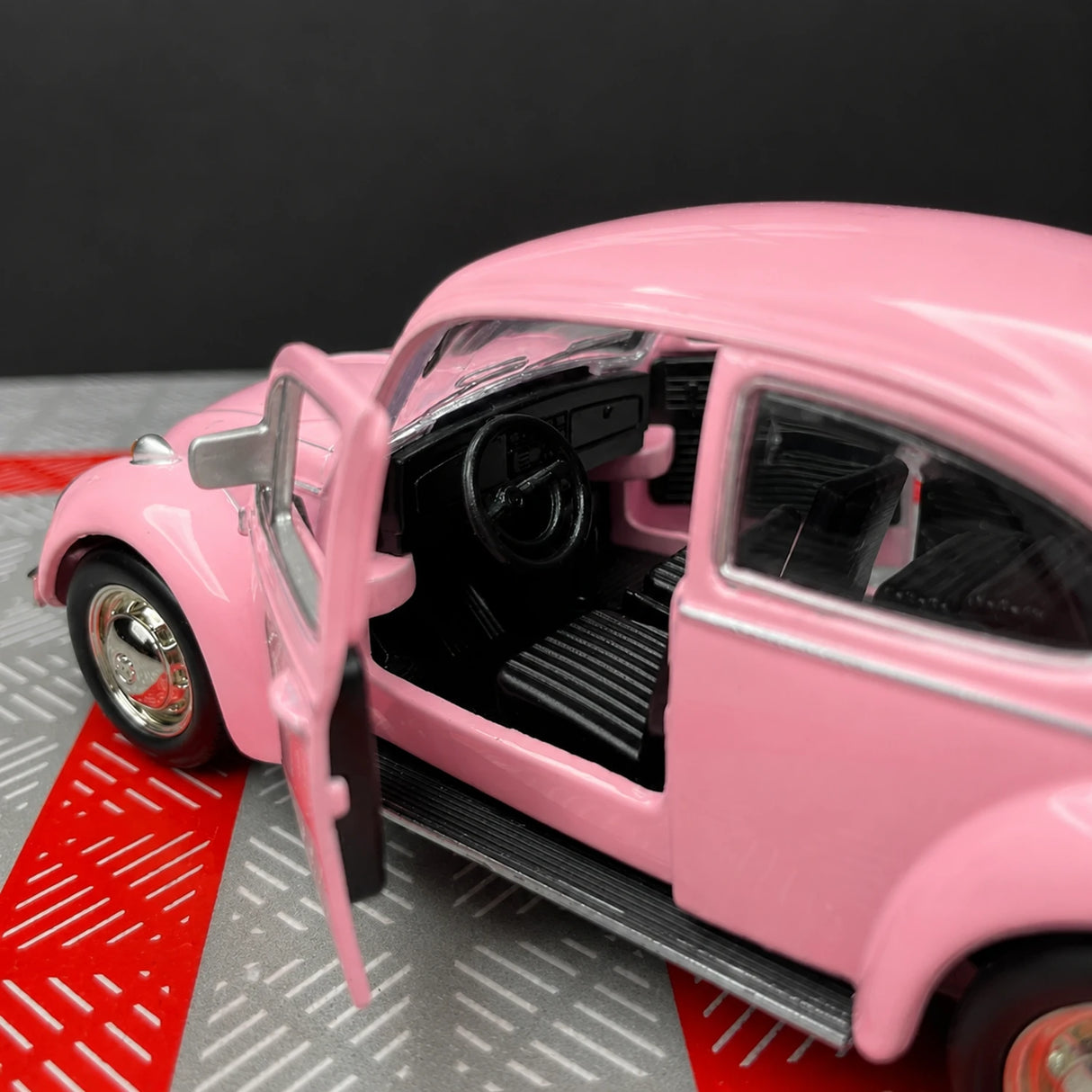 Volkswagen 1967 Beetle Pink 1:36 – Diecast Display Model Die-Cast