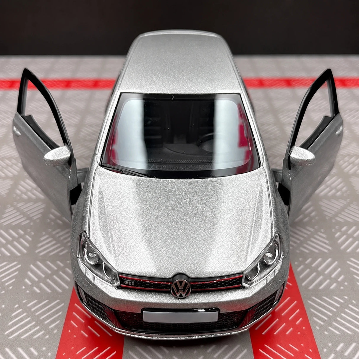Volkswagen 2010 Golf GTI Silver 1:36 – Diecast Display Model Die-Cast