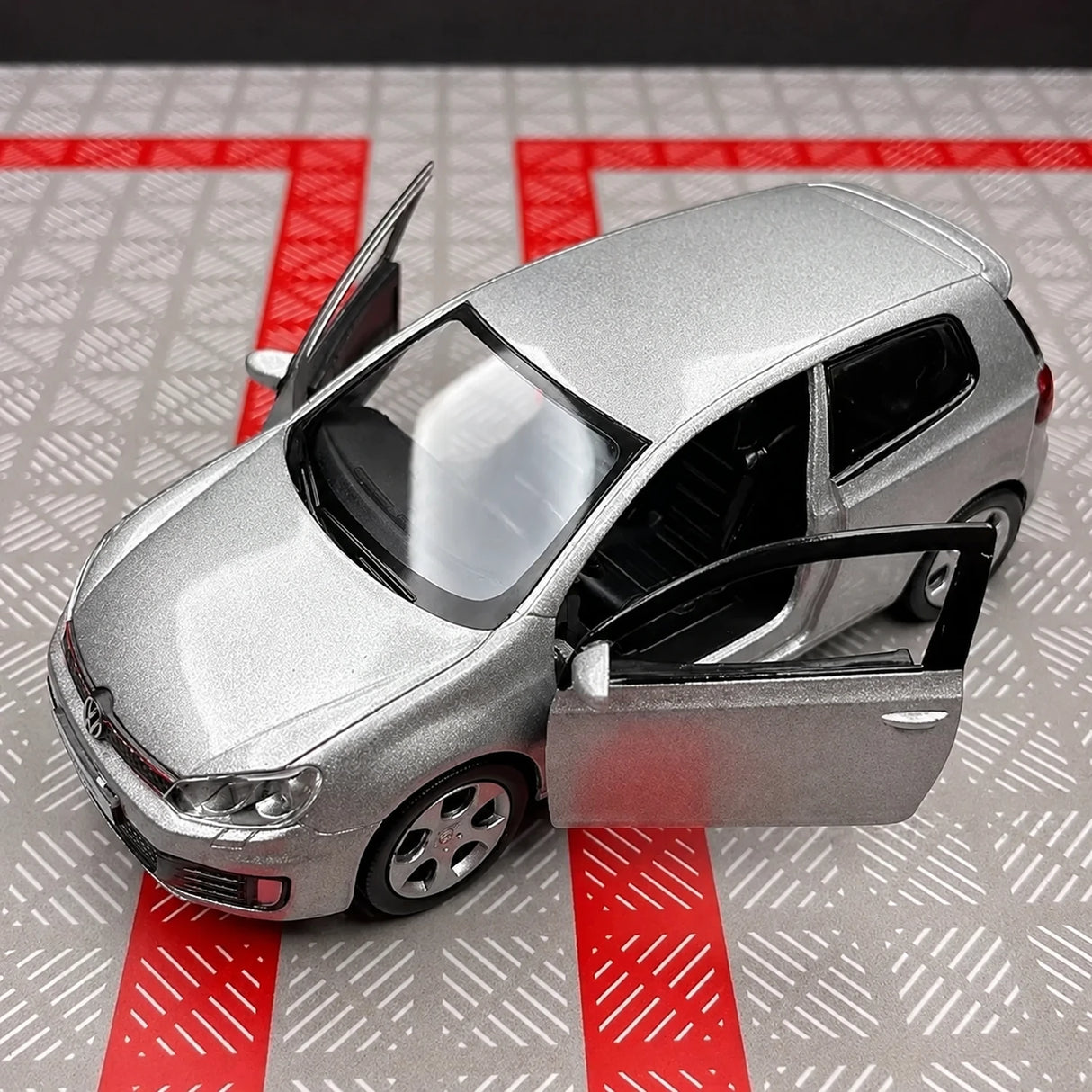 Volkswagen 2010 Golf GTI Silver 1:36 – Diecast Display Model Die-Cast