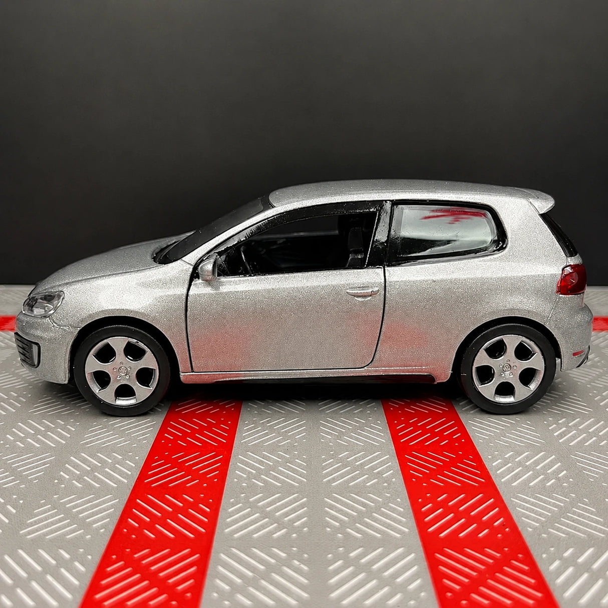 Volkswagen 2010 Golf GTI Silver 1:36 – Diecast Display Model Die-Cast