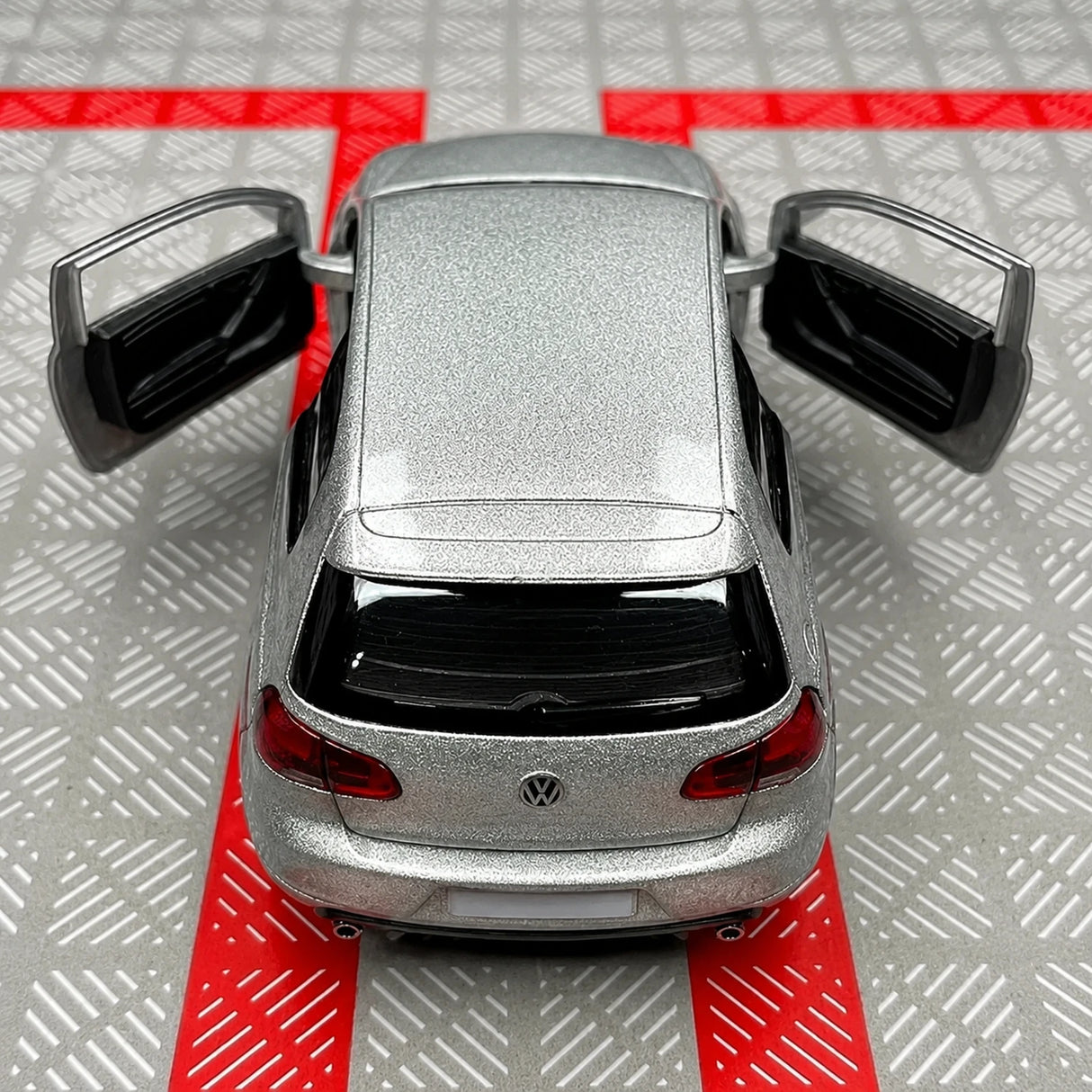 Volkswagen 2010 Golf GTI Silver 1:36 – Diecast Display Model Die-Cast