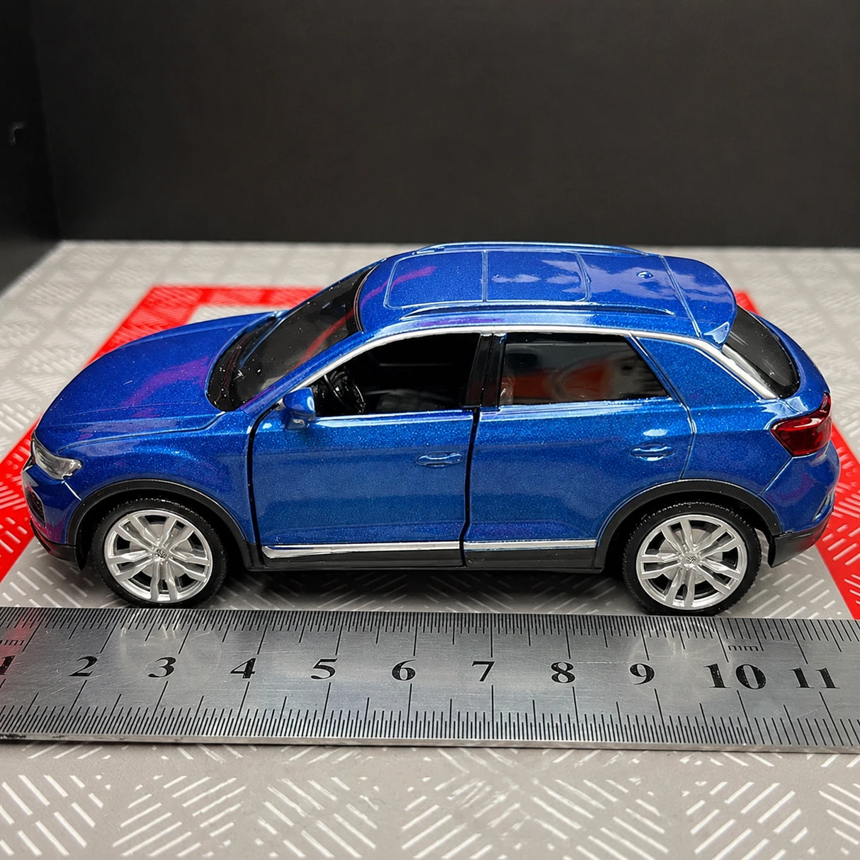 Volkswagen 2020 T-Roc Blue 1:36 – Diecast Display Model Die-Cast