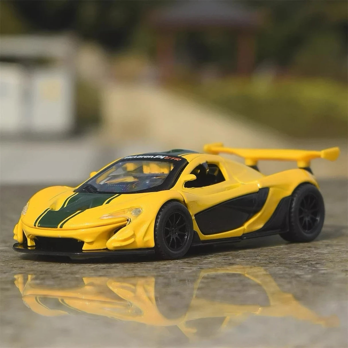McLaren 2015 P1 GTR أصفر 1:40 – نموذج عرض معدني مصبوب