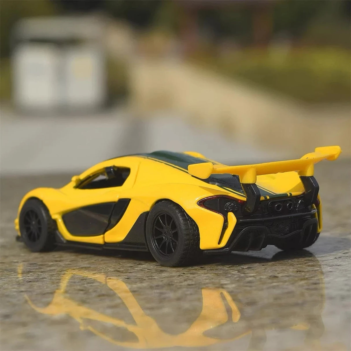 McLaren 2015 P1 GTR أصفر 1:40 – نموذج عرض معدني مصبوب