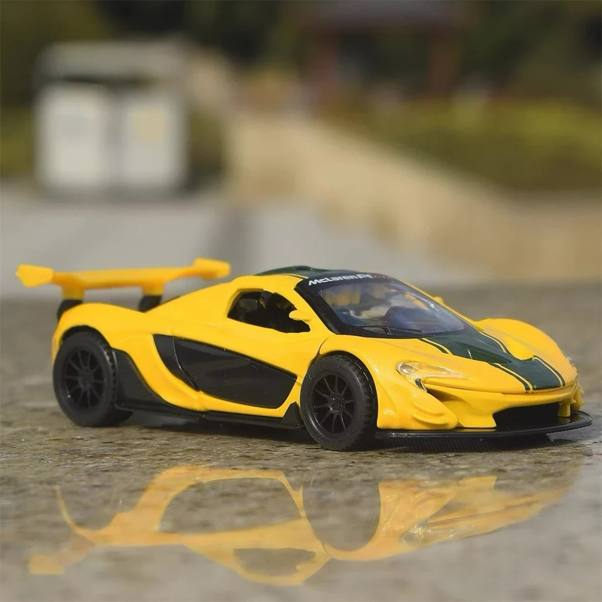 McLaren 2015 P1 GTR أصفر 1:40 – نموذج عرض معدني مصبوب