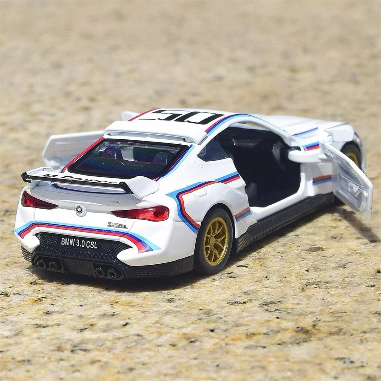 BMW 2022 G82 M4 3.0 CSL #50 1:42 odlewany model ekspozycyjny - widok 6