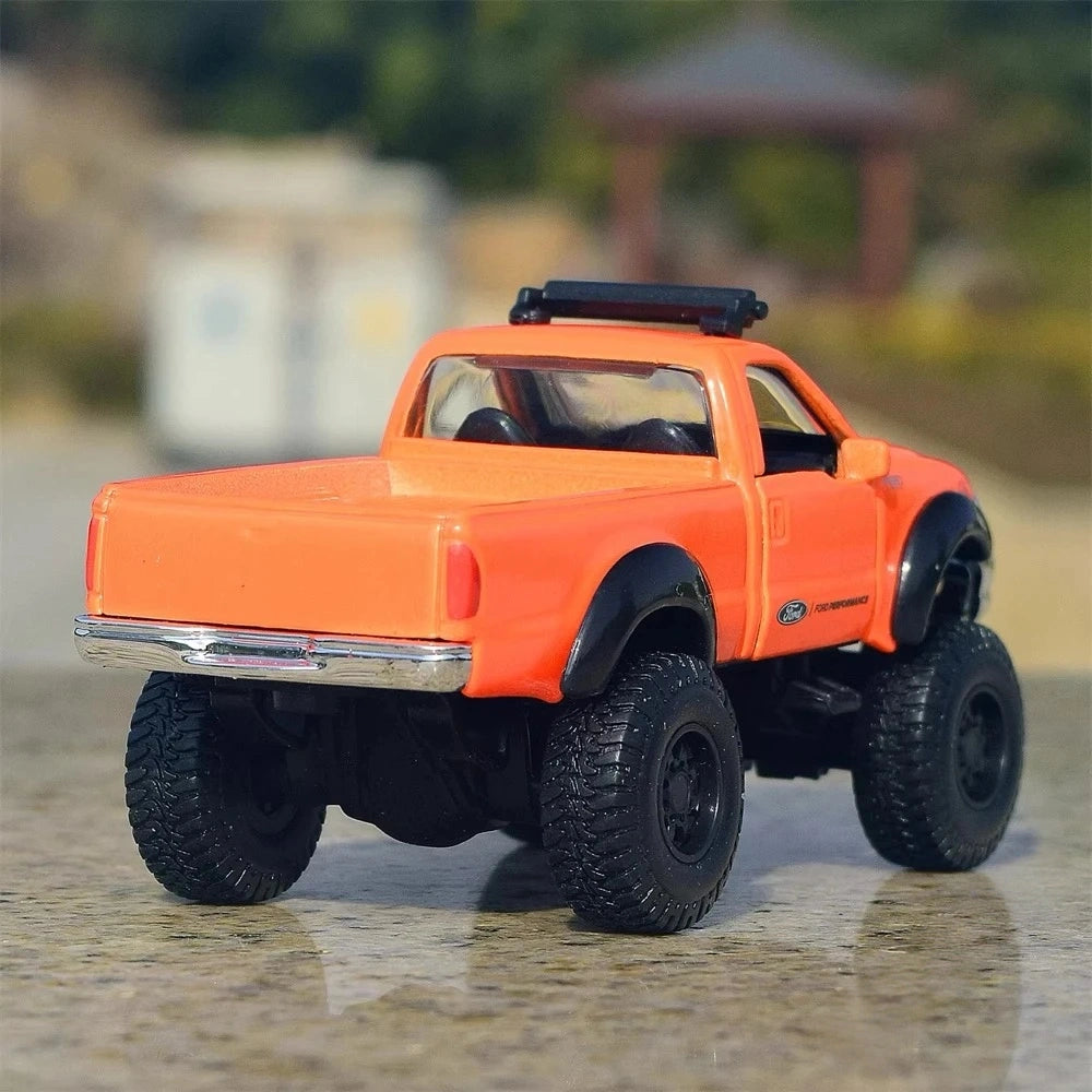 Ford 2011 F-350 Orange 1:46 – Model z odlewem odlewanym