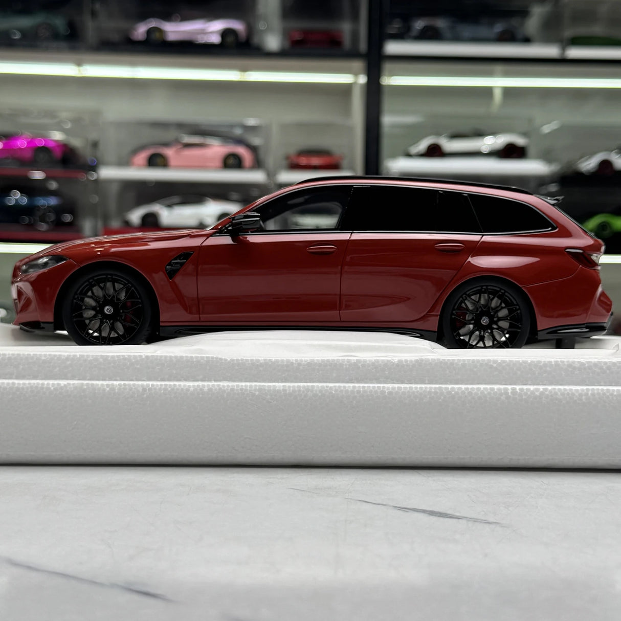 Top Speed BMW 2023 M3 G81 Touring Red 1:18 – kolekcjonerski model żywicy