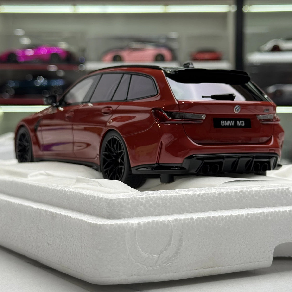 Top Speed BMW 2023 M3 G81 Touring Red 1:18 – kolekcjonerski model żywicy