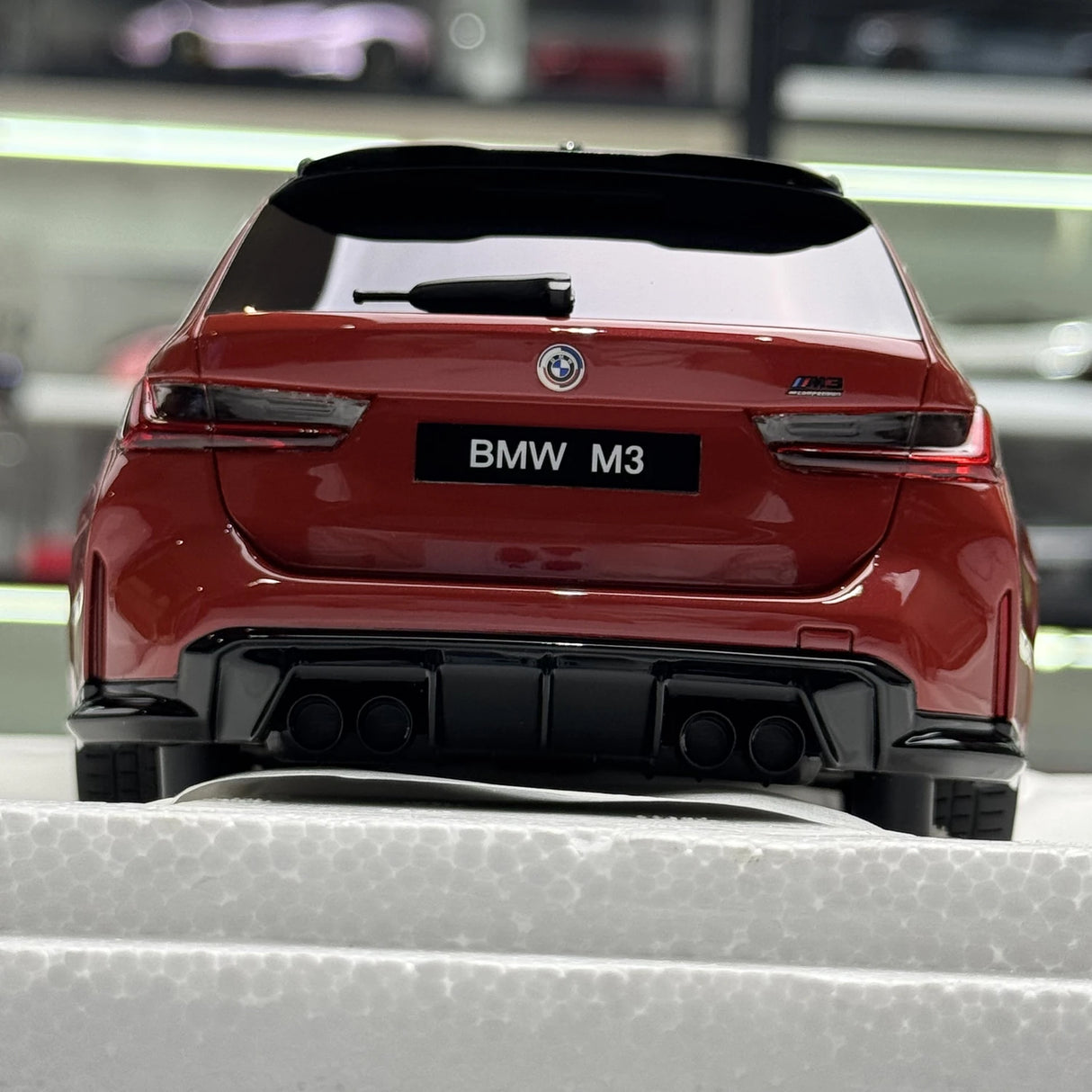 Top Speed BMW 2023 M3 G81 Touring Red 1:18 – kolekcjonerski model żywicy