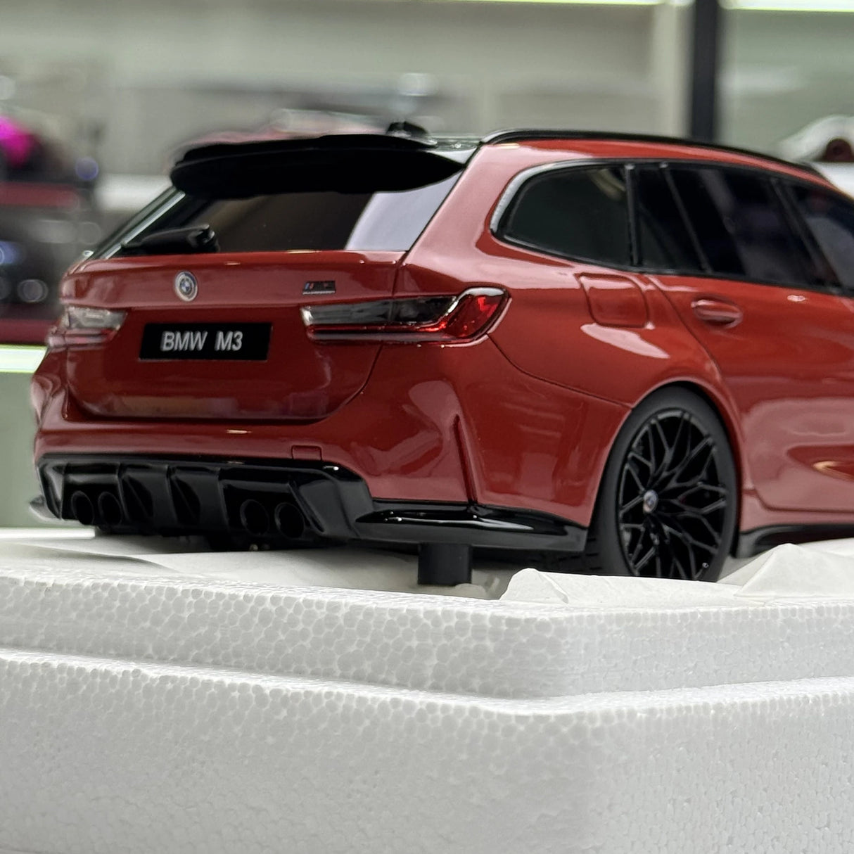 Top Speed BMW 2023 M3 G81 Touring Red 1:18 – kolekcjonerski model żywicy