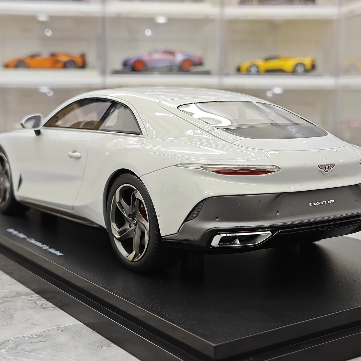 Top Speed Bentley 2023 Batur Bonneville Pearl 1:18 – Sammelobjekt-Resin-Modellharz
