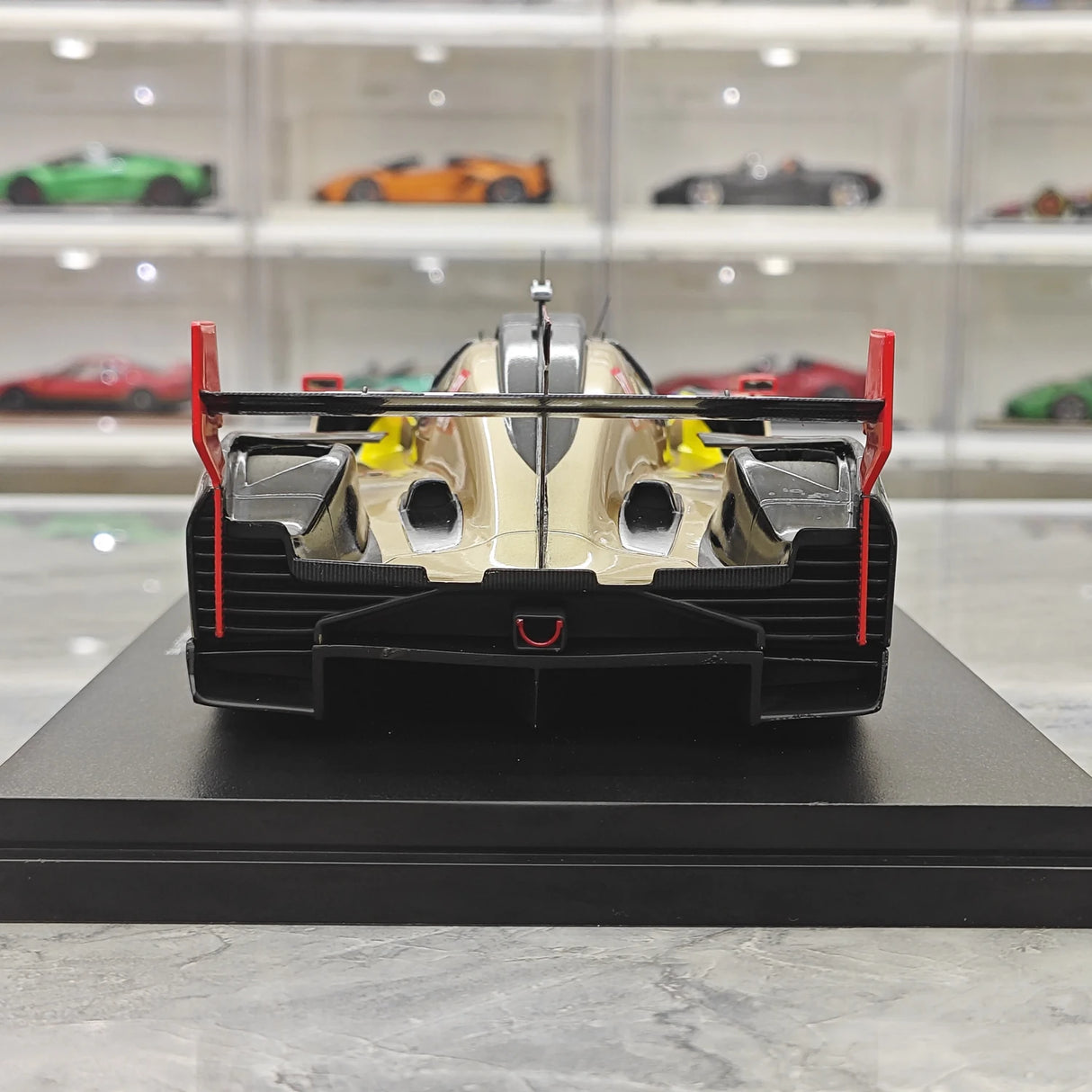 Cadillac 2025 V-Series.R Cadillac Hertz Team JOTA #12 1:18 24h Le Mans Resin-Sammelmodell von Top Speed – Ansicht 7