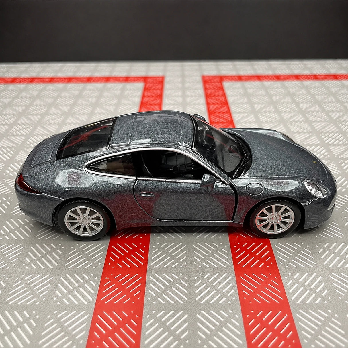 Porsche 2011 911 Carrera S Gray 1:36 – Diecast Display Model Die-Cast