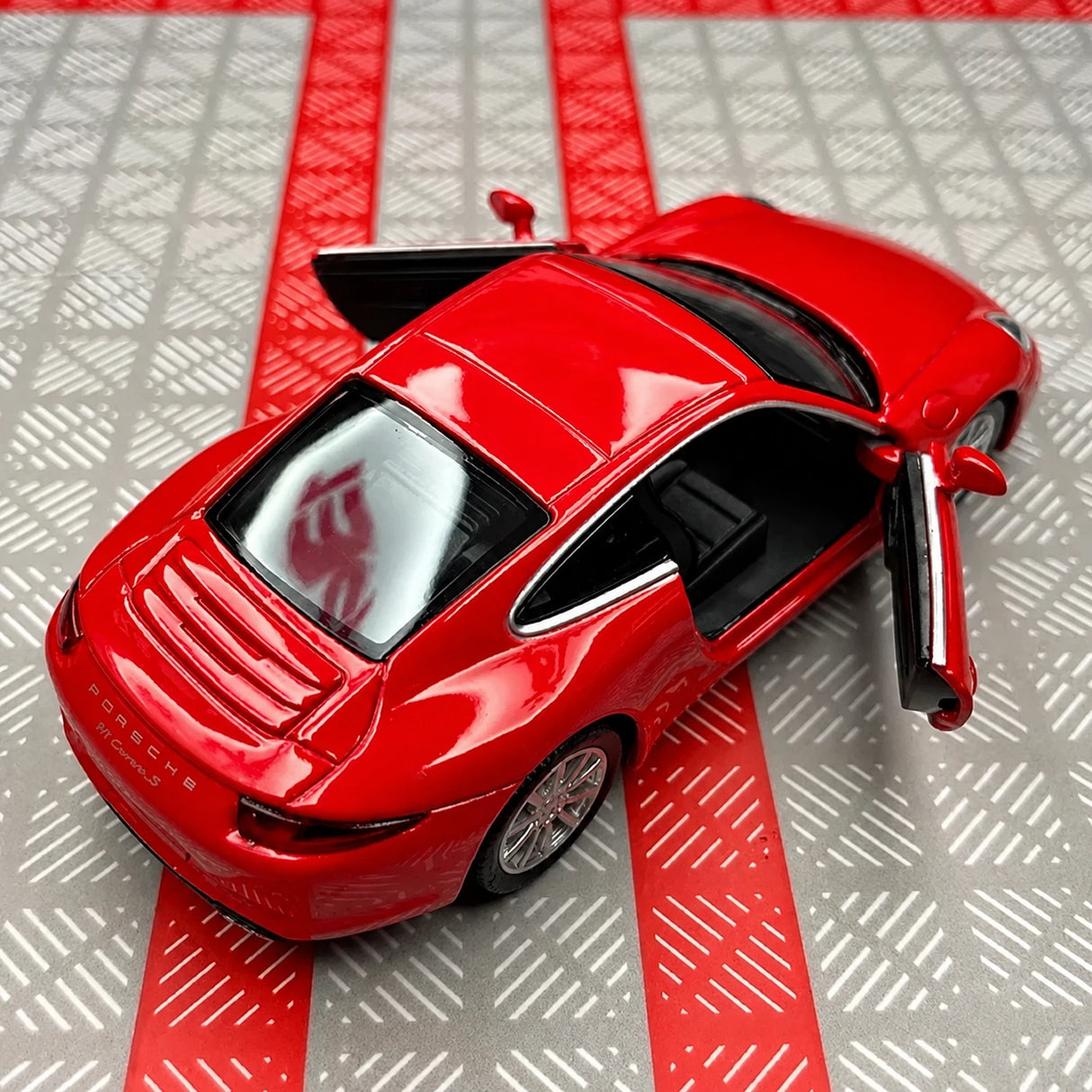 Porsche 2011 911 Carrera S Red 1:36 – Diecast Display Model Die-Cast
