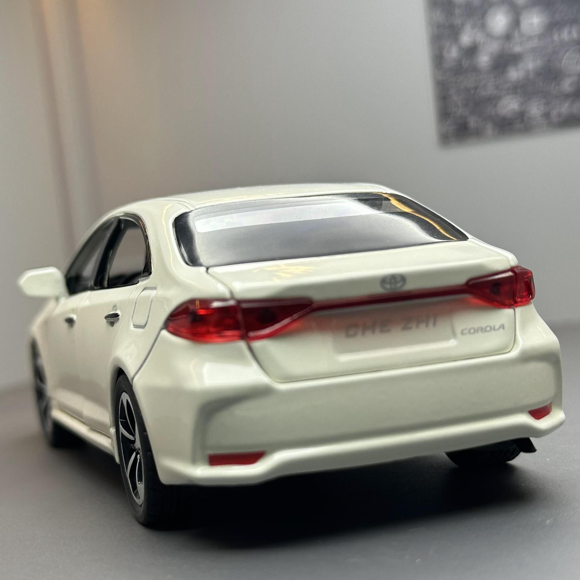 1:32 Toyota 2019 Corolla Altis Model Car