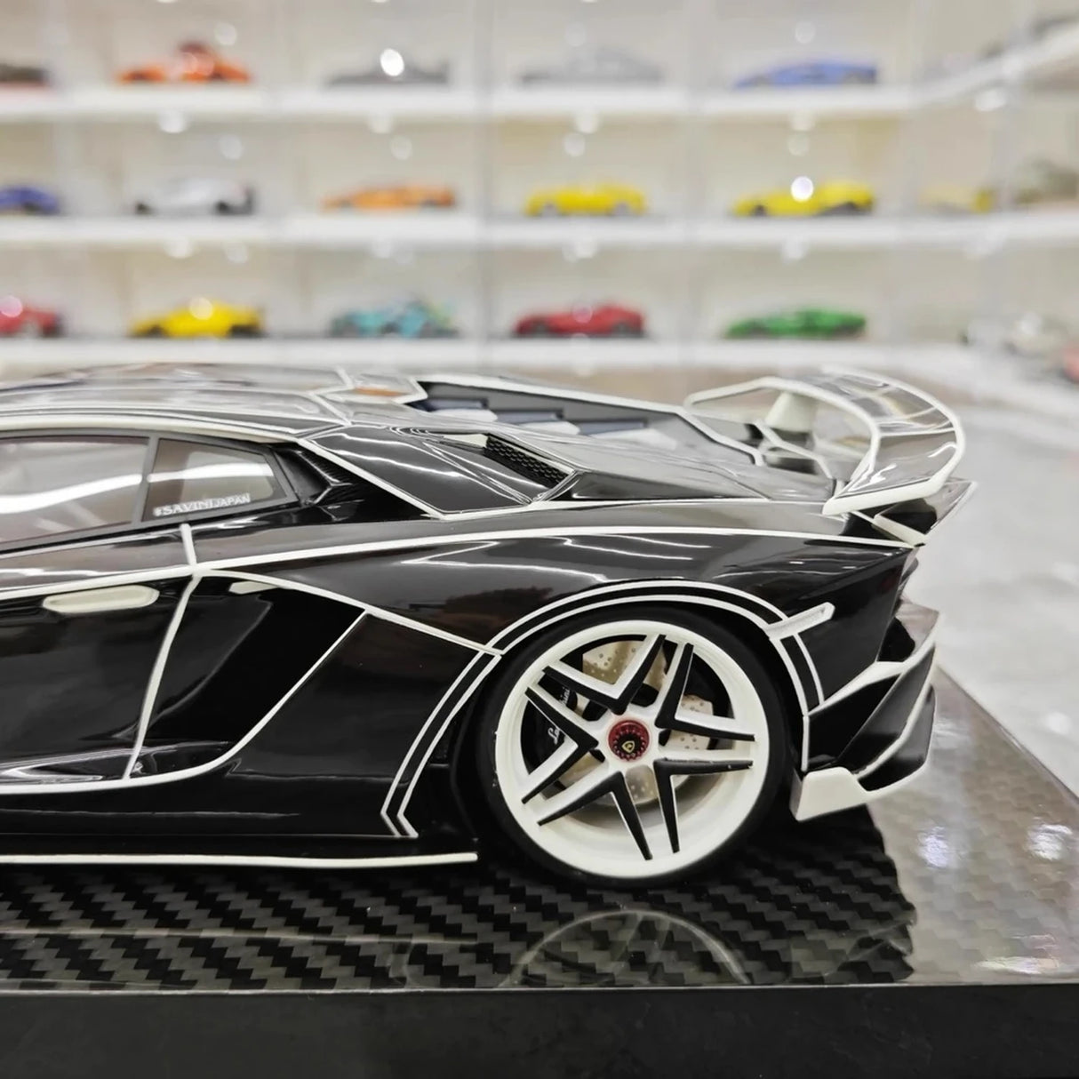 Ultra Unique Lamborghini 2015 Aventador LP750-4 SV Black 1:18 – Verzamelbare Resin Modelresin Hars
