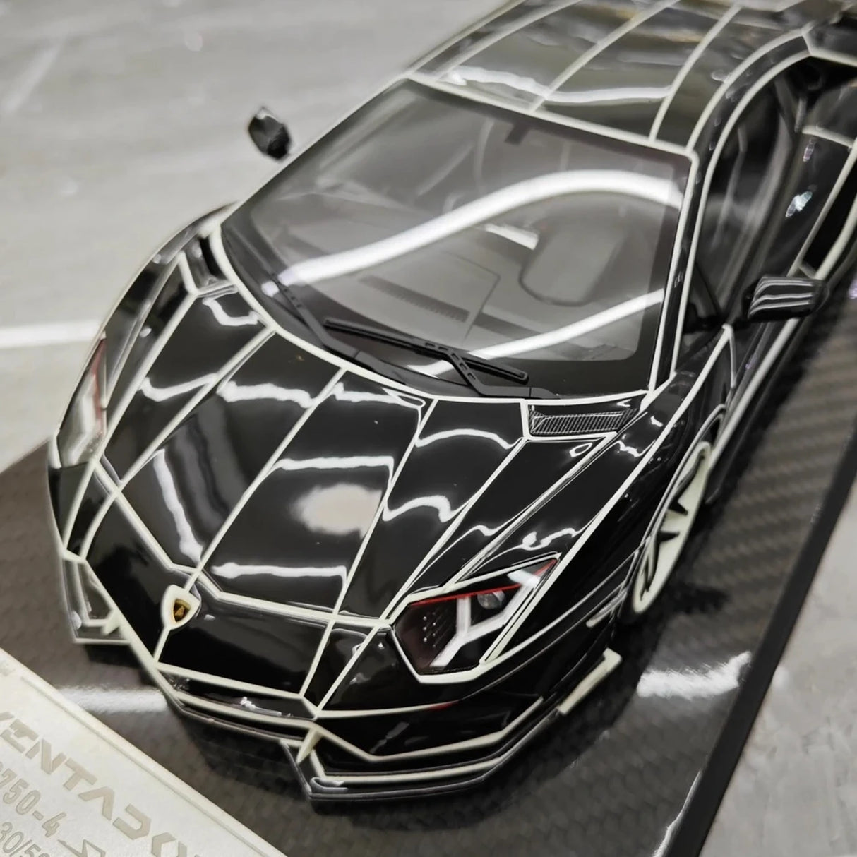 Ultra Unique Lamborghini 2015 Aventador LP750-4 SV Black 1:18 – Verzamelbare Resin Modelresin Hars