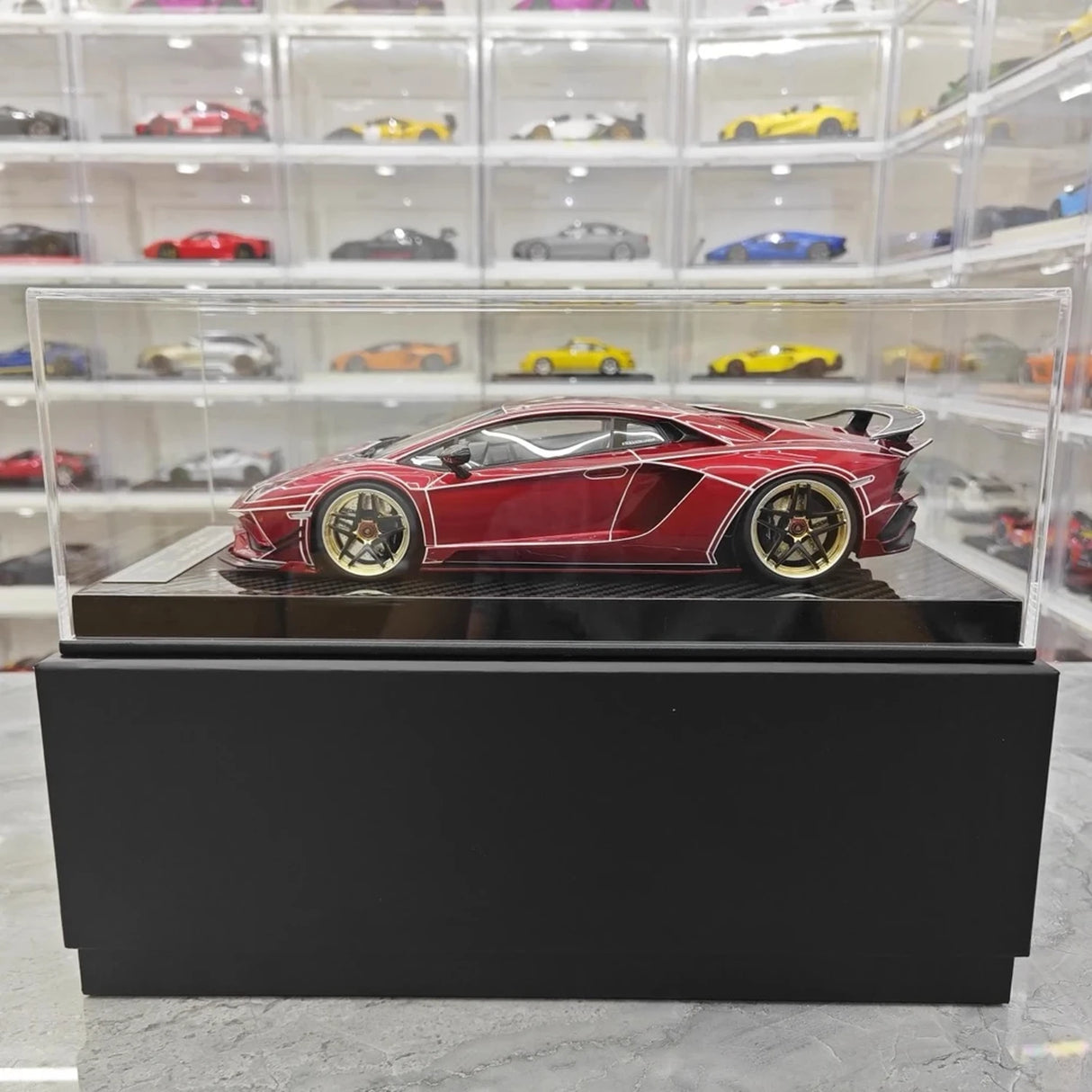 Ultra Unique Lamborghini 2015 Aventador LP750-4 SV rood 1:18 – Collectible resin Model resin