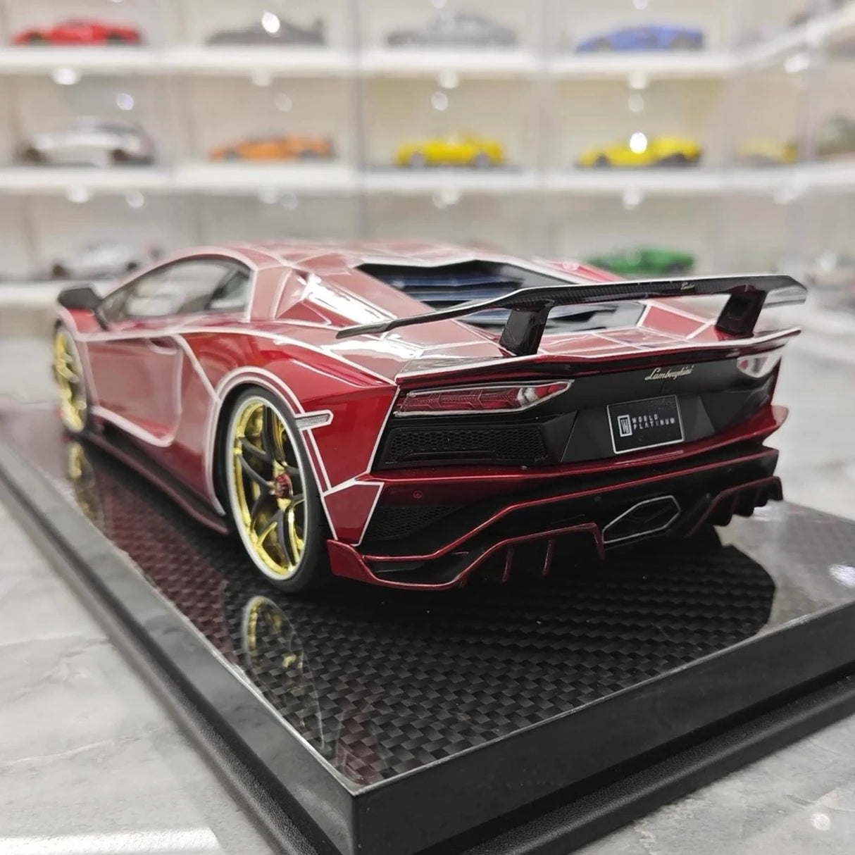 Ultra Unique Lamborghini 2015 Aventador LP750-4 SV rood 1:18 – Collectible resin Model resin